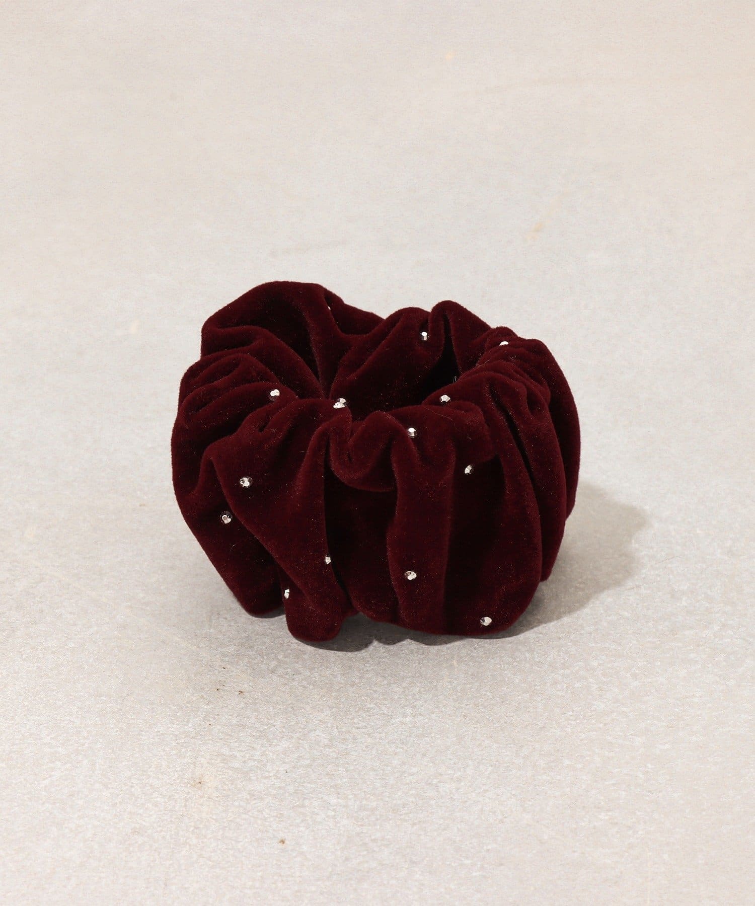 3COINS(スリーコインズ) ストーン付ベロアロールカフ