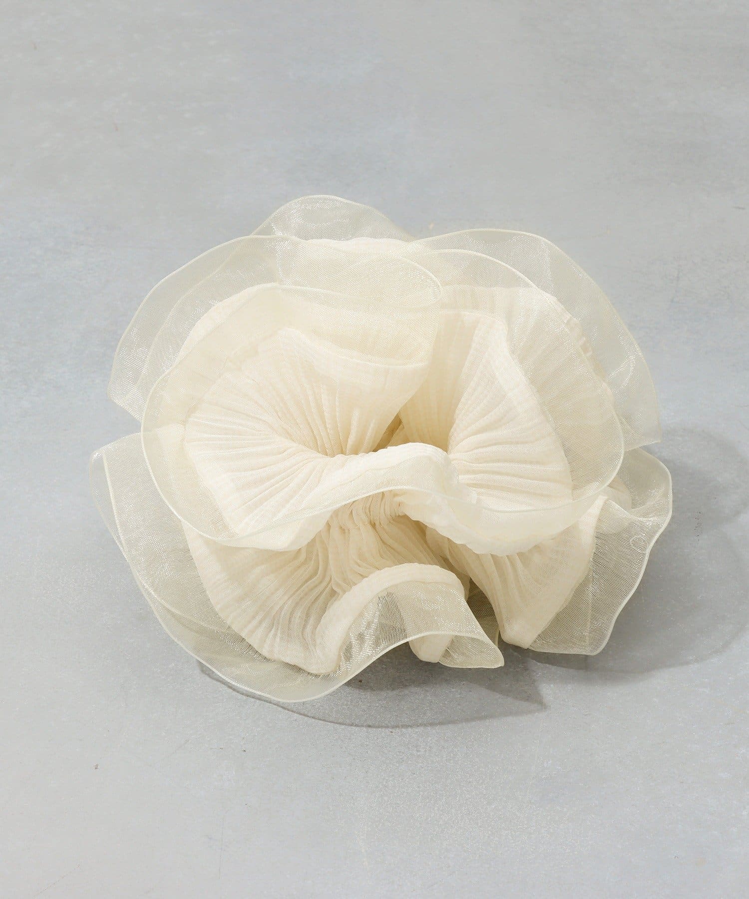 3COINS(スリーコインズ) フリルチェックシュシュ