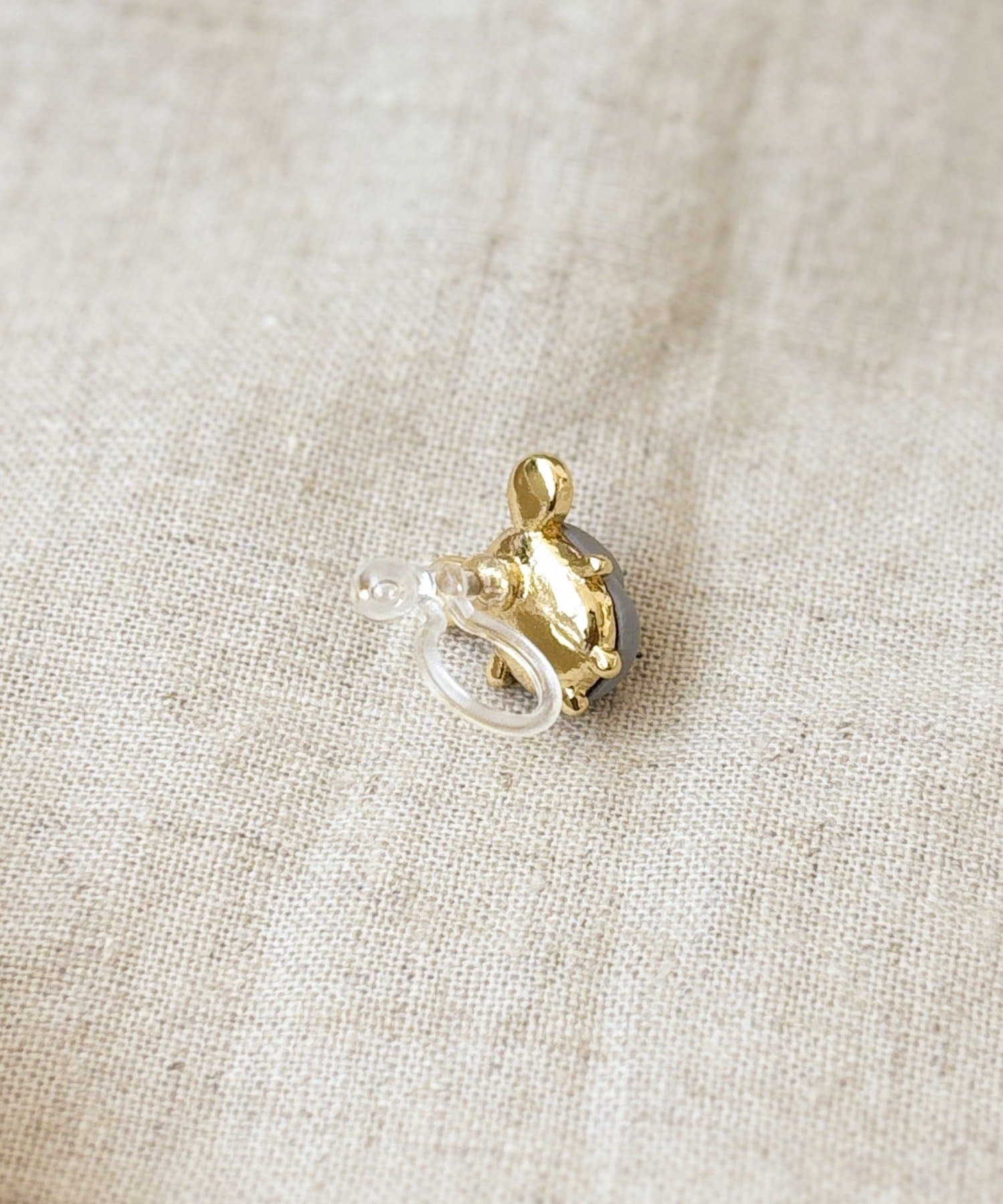 3COINS(スリーコインズ) マウス＆チーズ樹脂イヤリング／KIDS