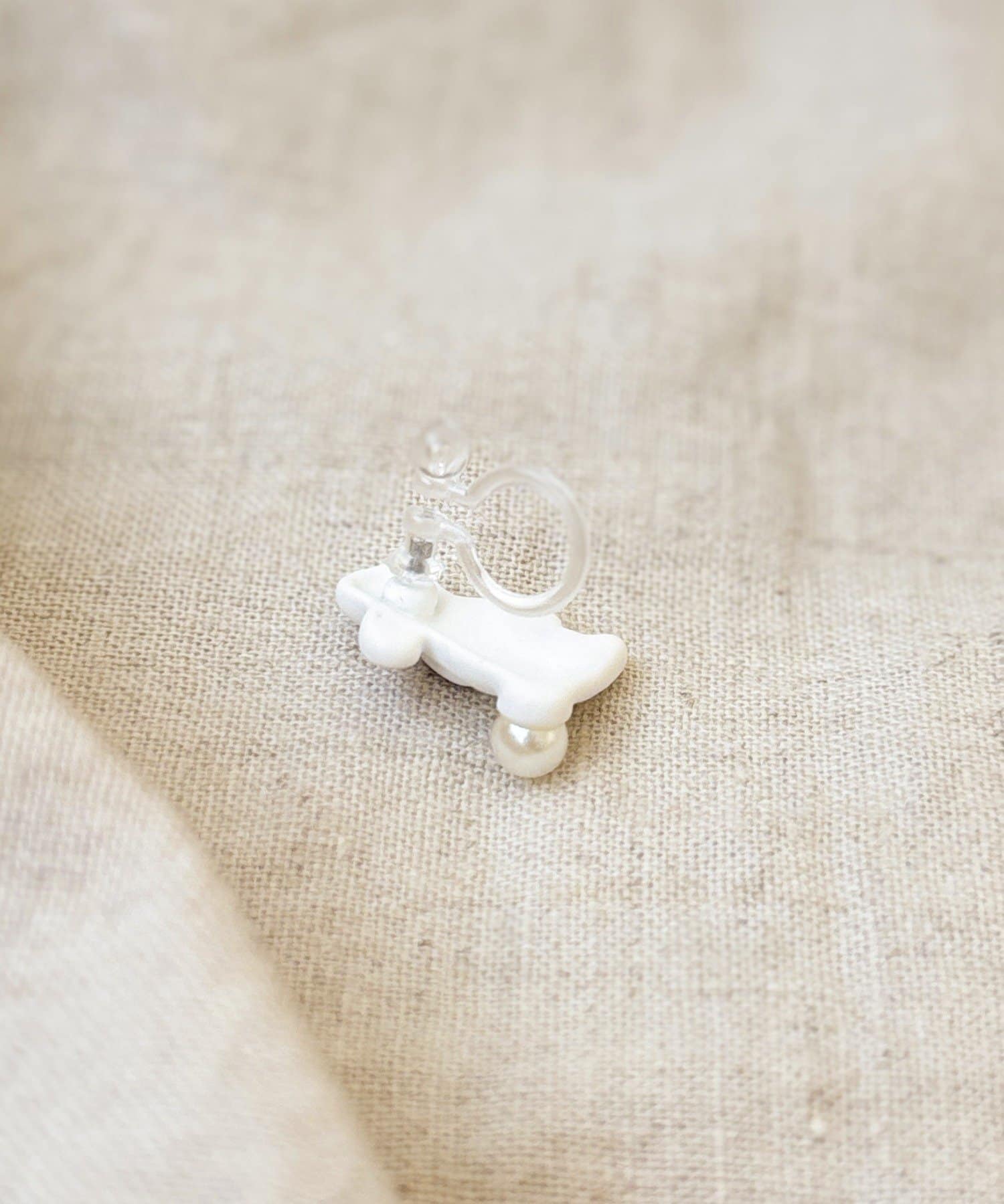 3COINS(スリーコインズ) ラビット＆ハート樹脂イヤリング／KIDS