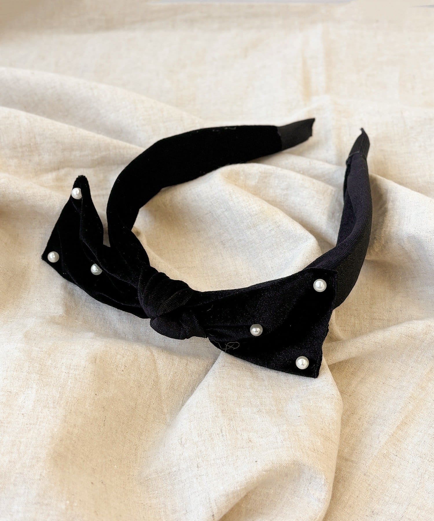 3COINS(スリーコインズ) パール付きベロアリボンカチューシャ／KIDS