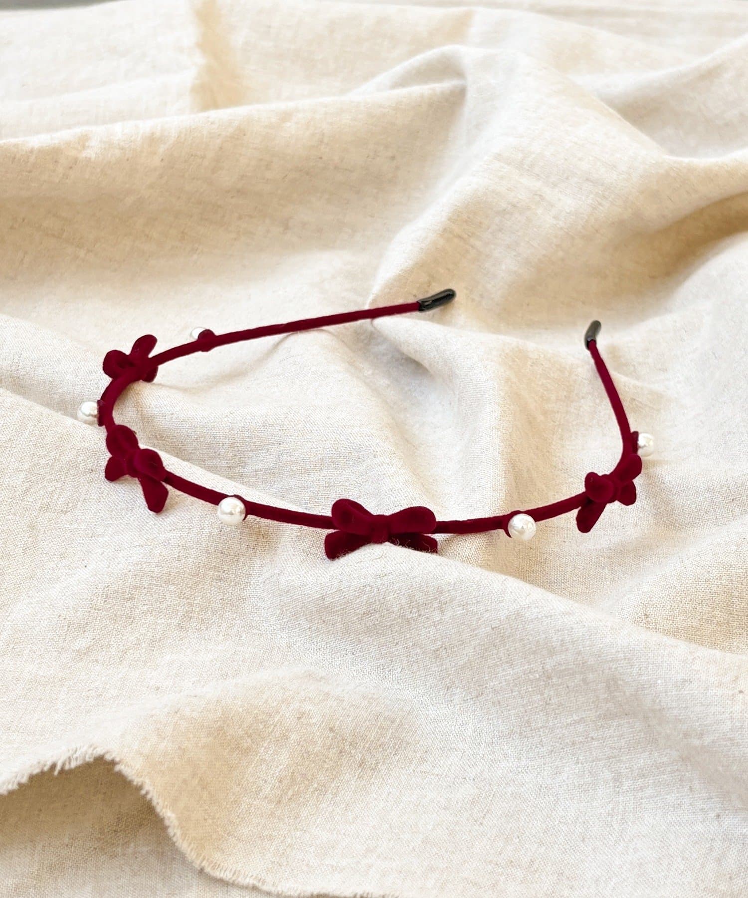 3COINS(スリーコインズ) フロッキーリボンパールカチューシャ／KIDS