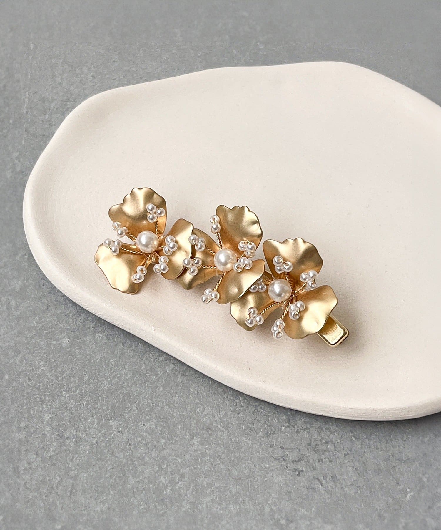 3COINS(スリーコインズ) マットフラワーパールクリップ