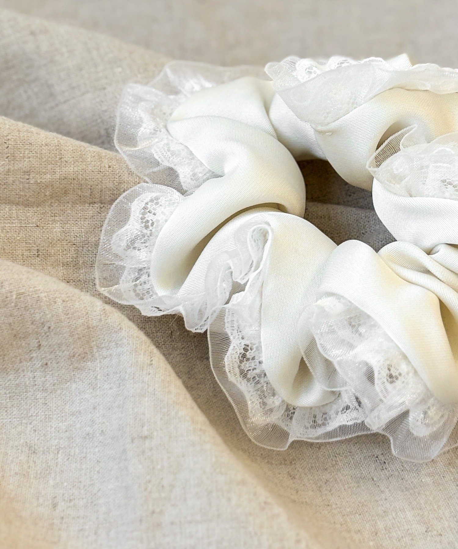 3COINS(スリーコインズ) フチレースサテンシュシュ／KIDS