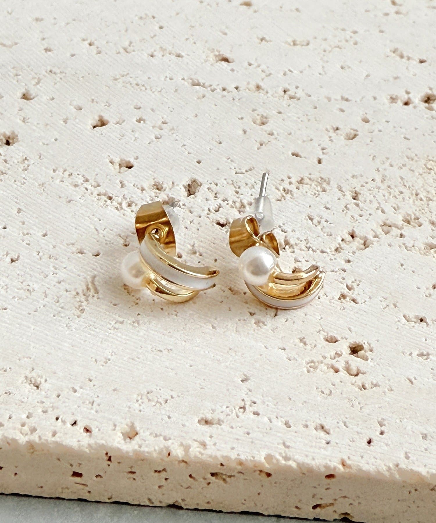 3COINS(スリーコインズ) エポパールカーブピアス