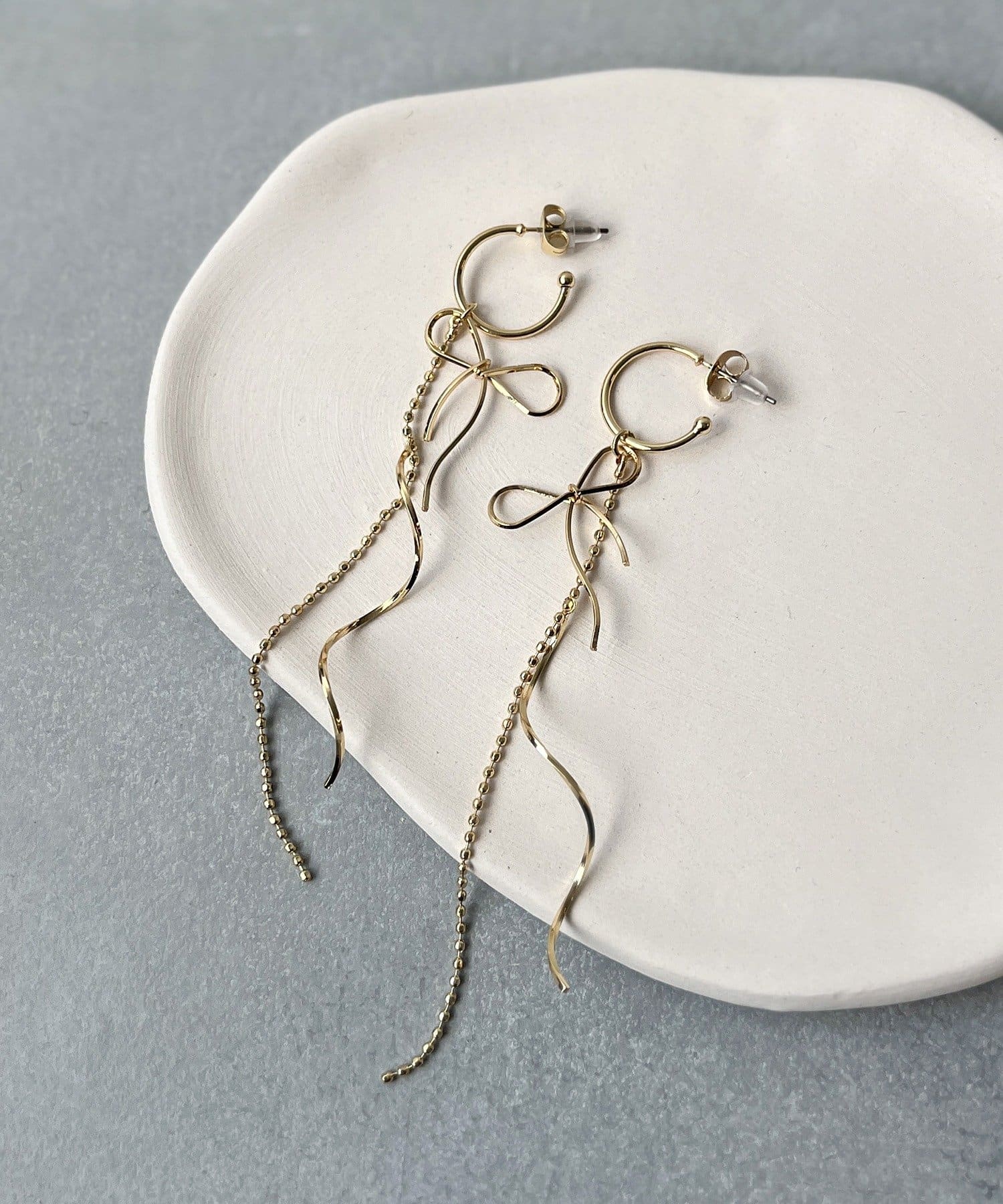 3COINS(スリーコインズ) じゃらじゃらラインリボンピアス