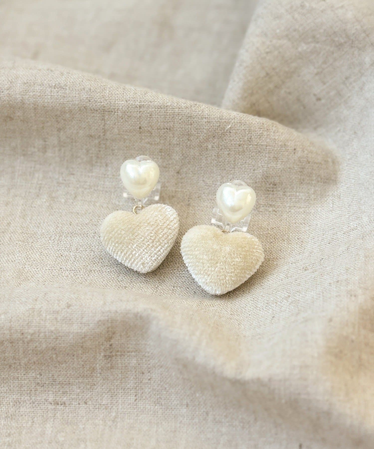 3COINS(スリーコインズ) ベロアハートイヤリング／KIDS