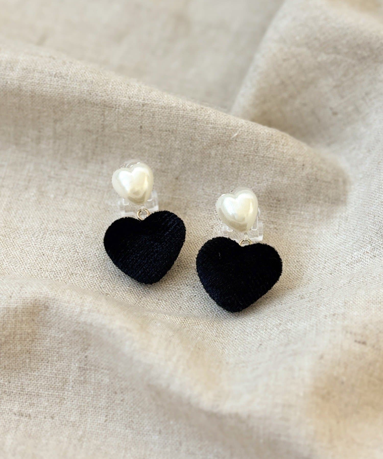 3COINS(スリーコインズ) ベロアハートイヤリング／KIDS