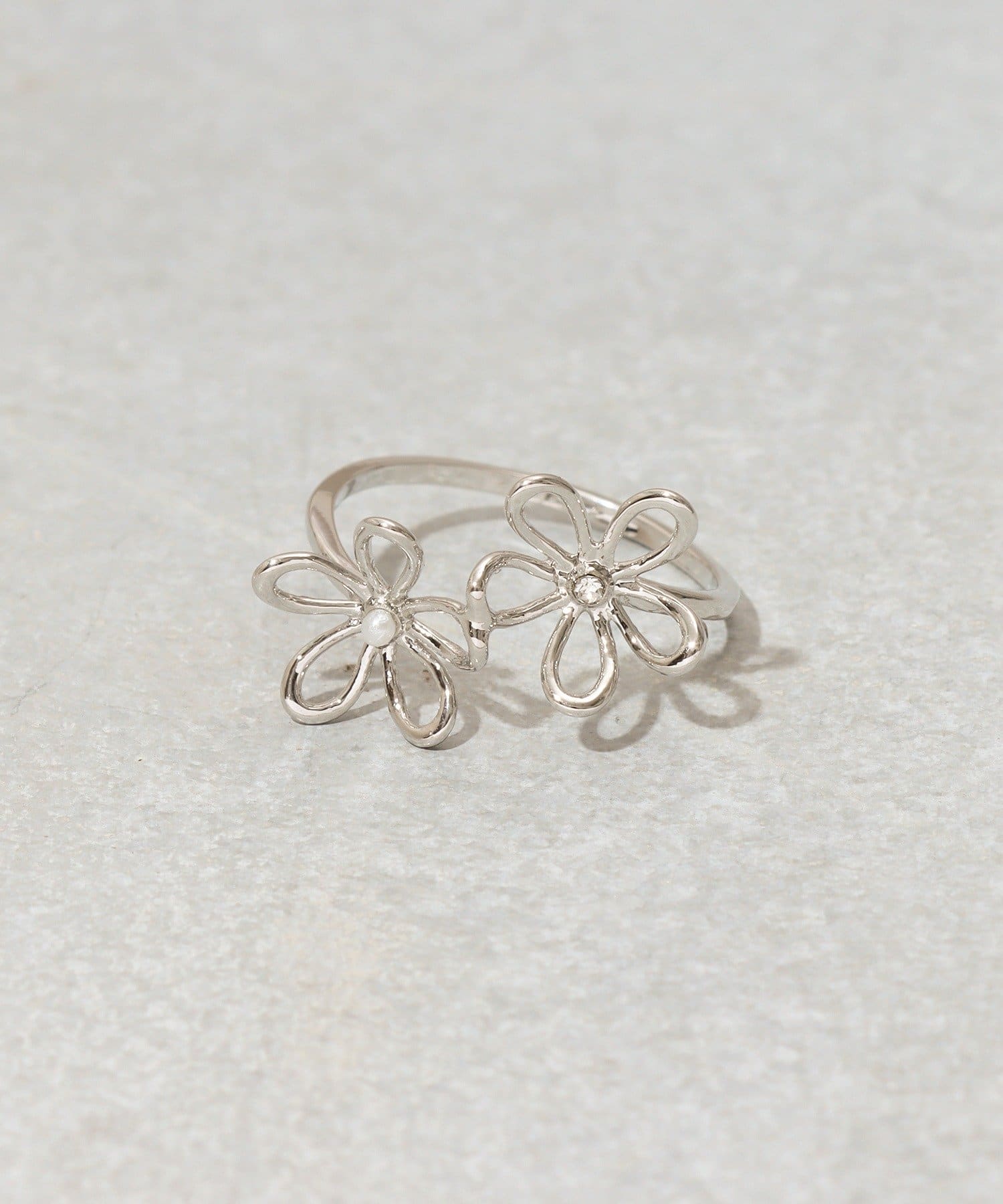 3COINS(スリーコインズ) ラインフラワーリング