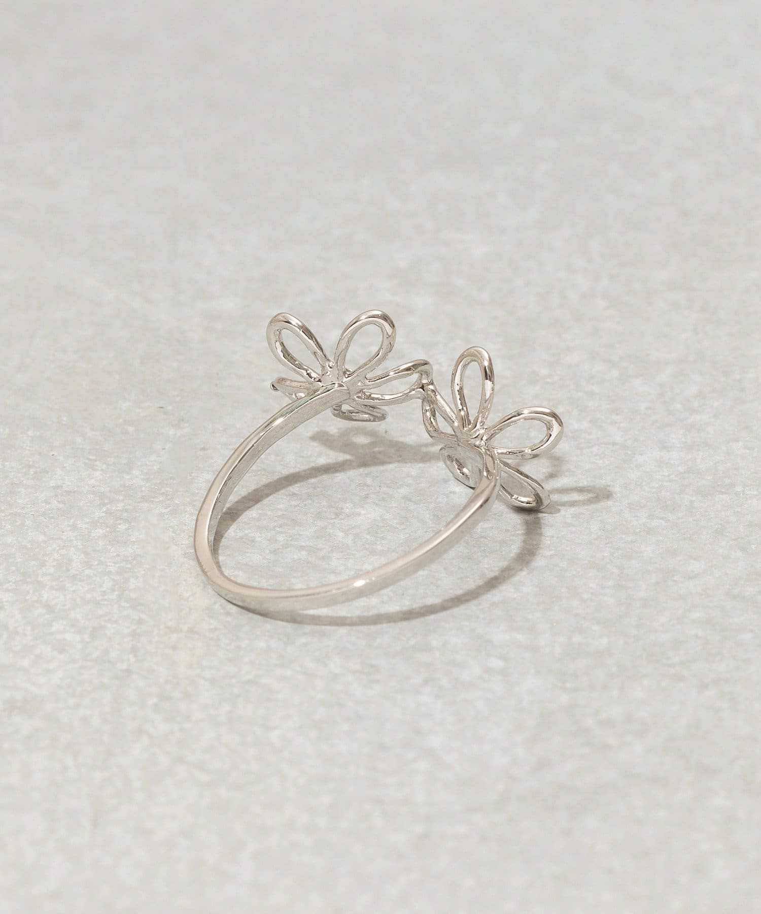 3COINS(スリーコインズ) ラインフラワーリング