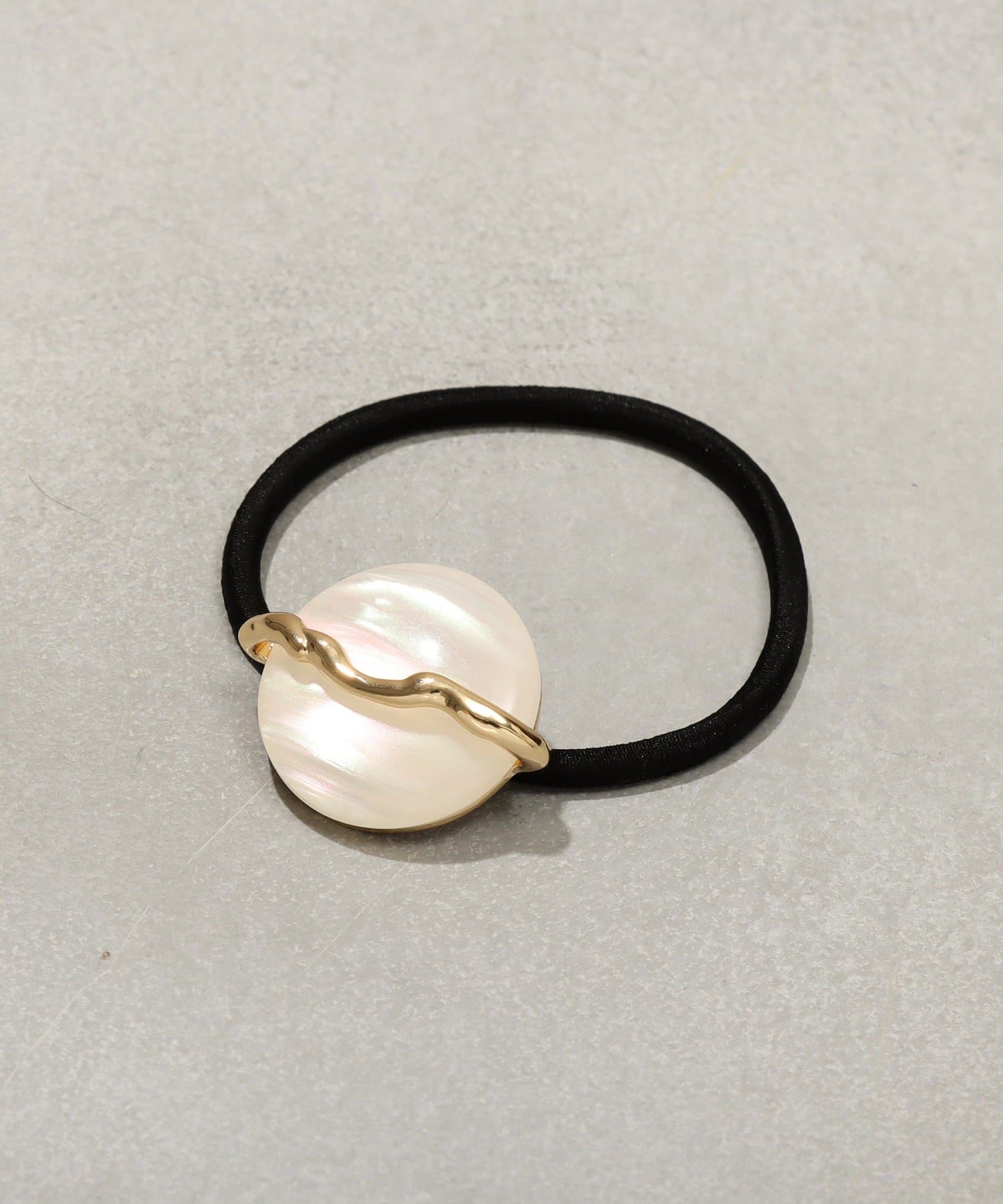 3COINS(スリーコインズ) 樹脂ラウンドメタルポニー