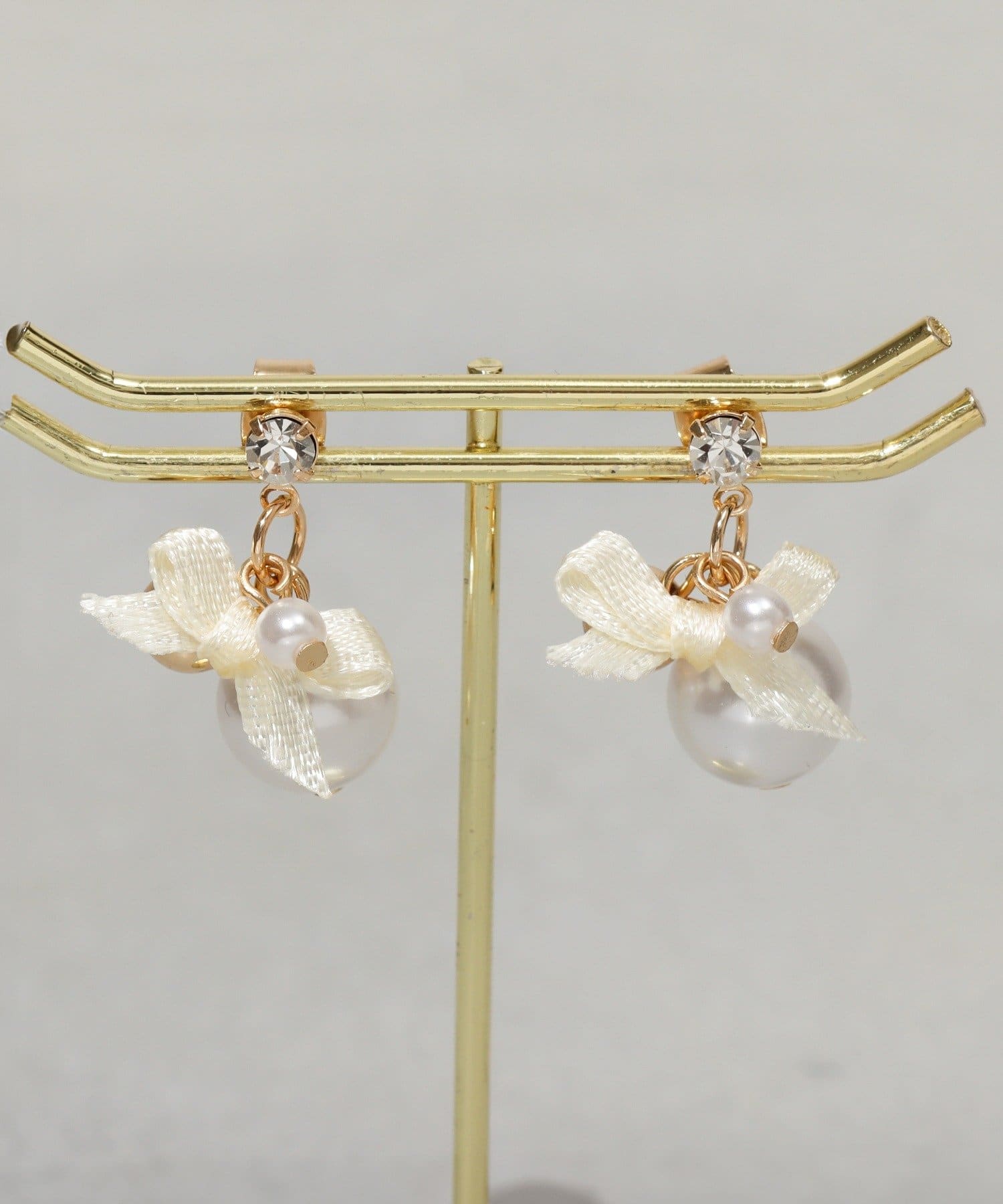 3COINS(スリーコインズ) リボンパールピアス