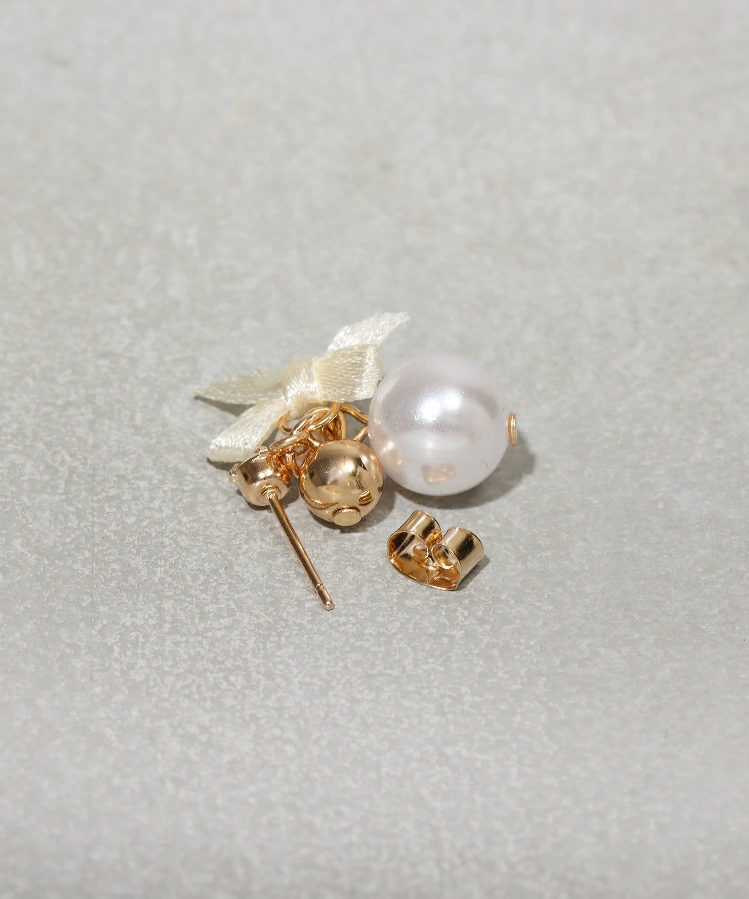 3COINS(スリーコインズ) リボンパールピアス