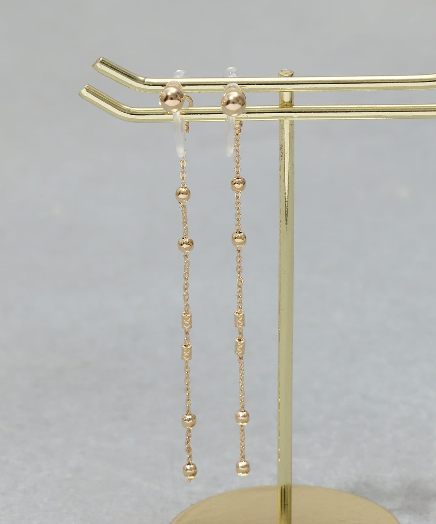 3COINS(スリーコインズ) ボールライン樹脂イヤリング