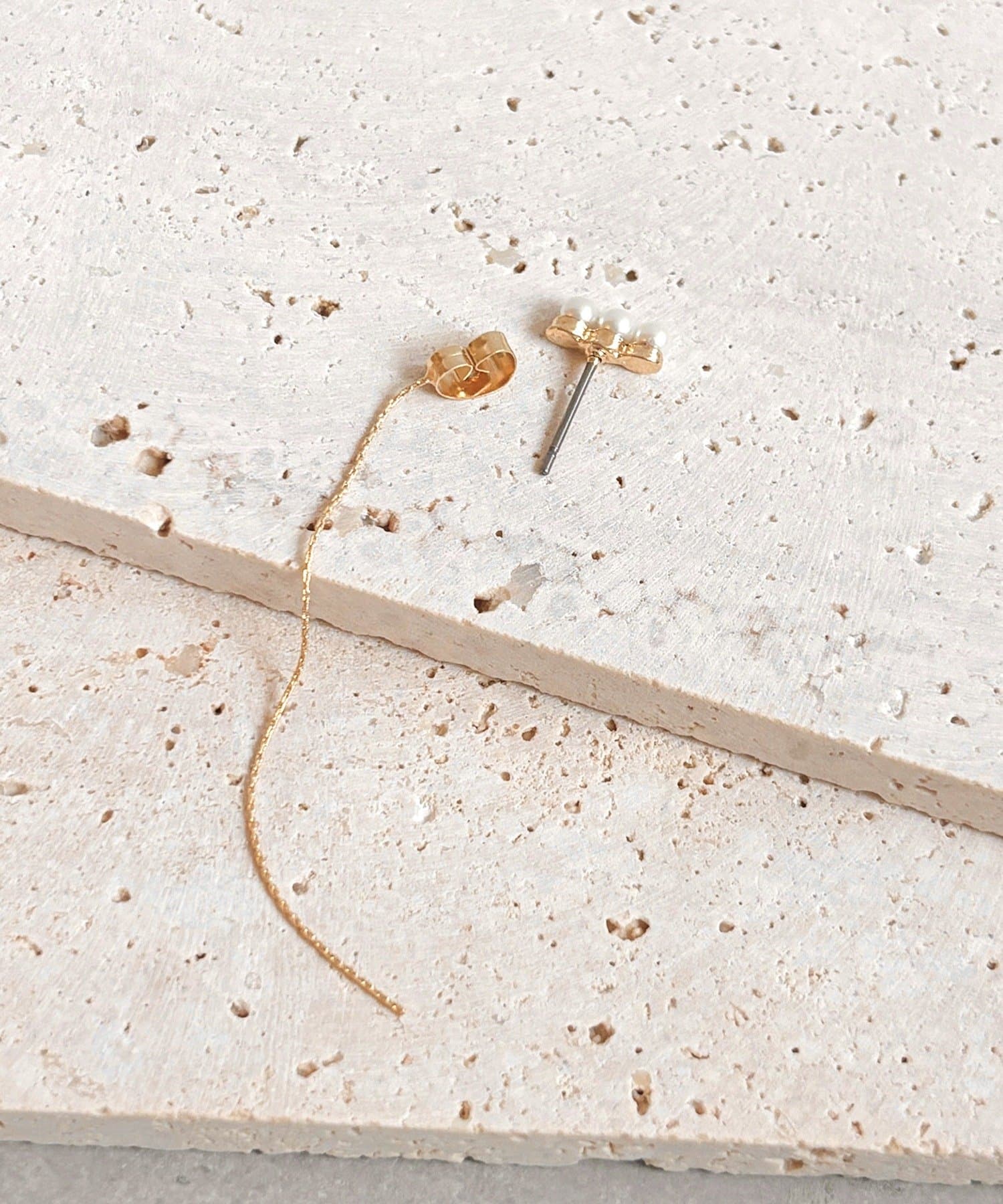 3COINS(スリーコインズ) ヨコパールバックキャッチピアス