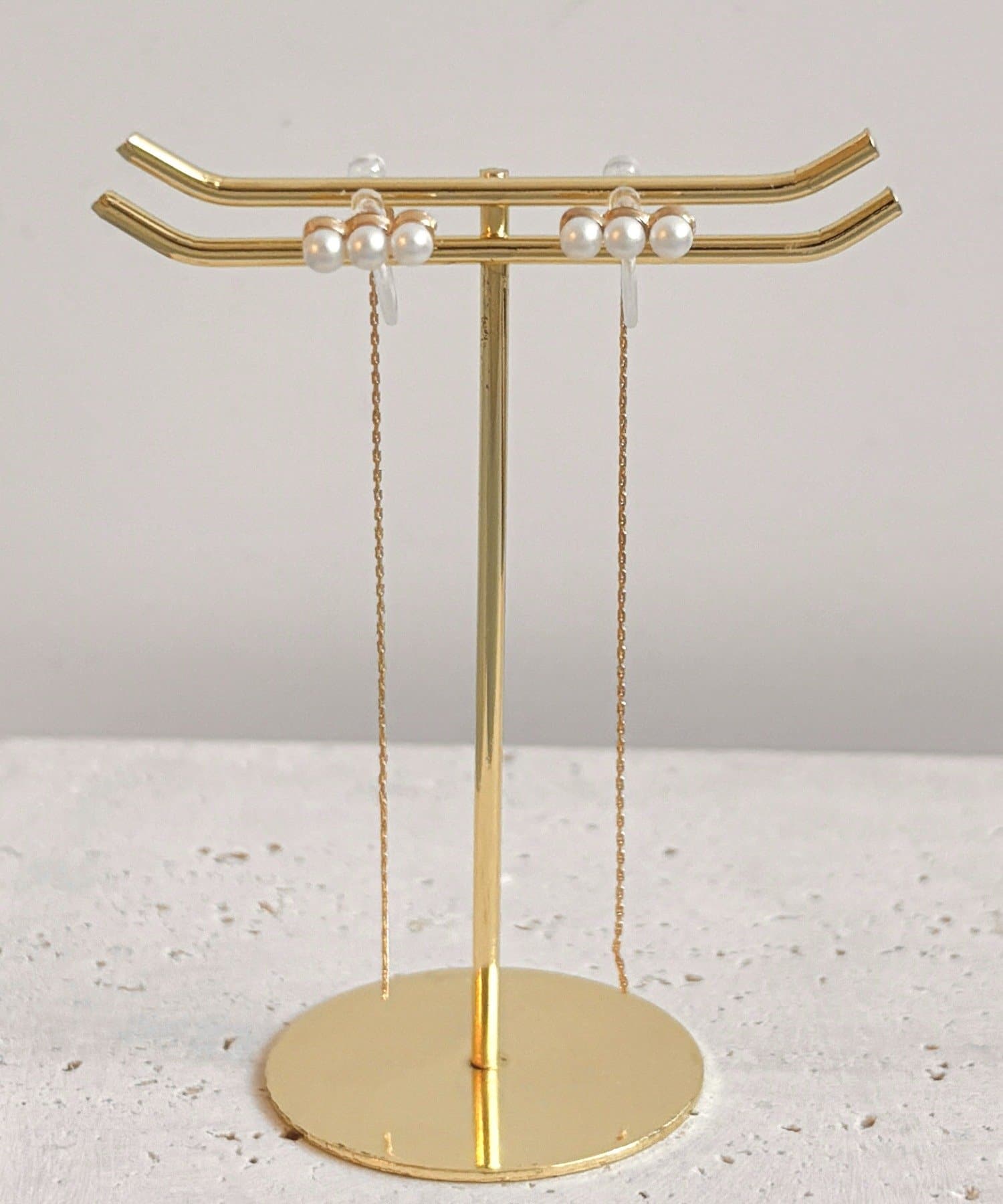 3COINS(スリーコインズ) ヨコパールライン樹脂イヤリング