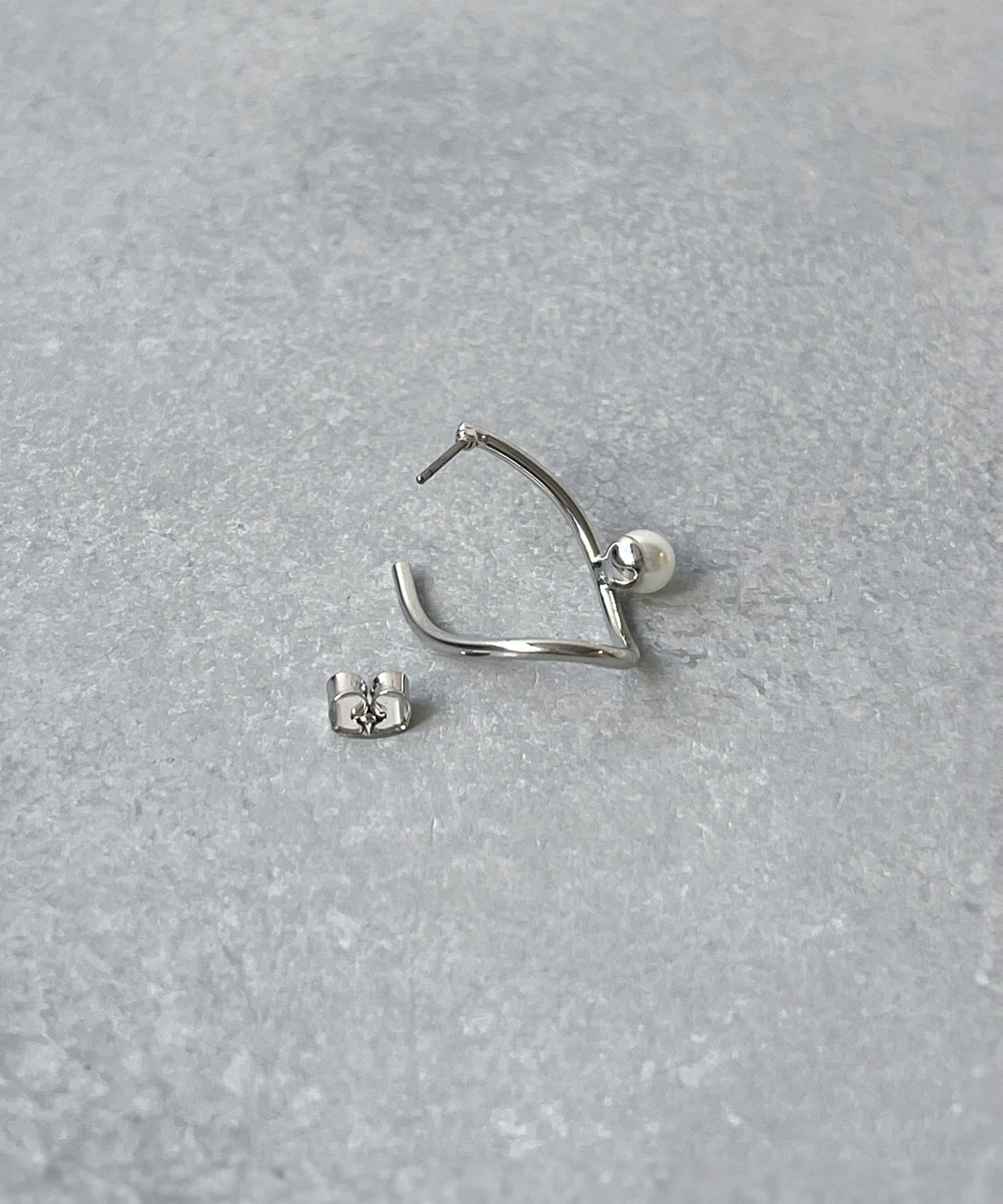 3COINS(スリーコインズ) パールヘンケイメタルピアス