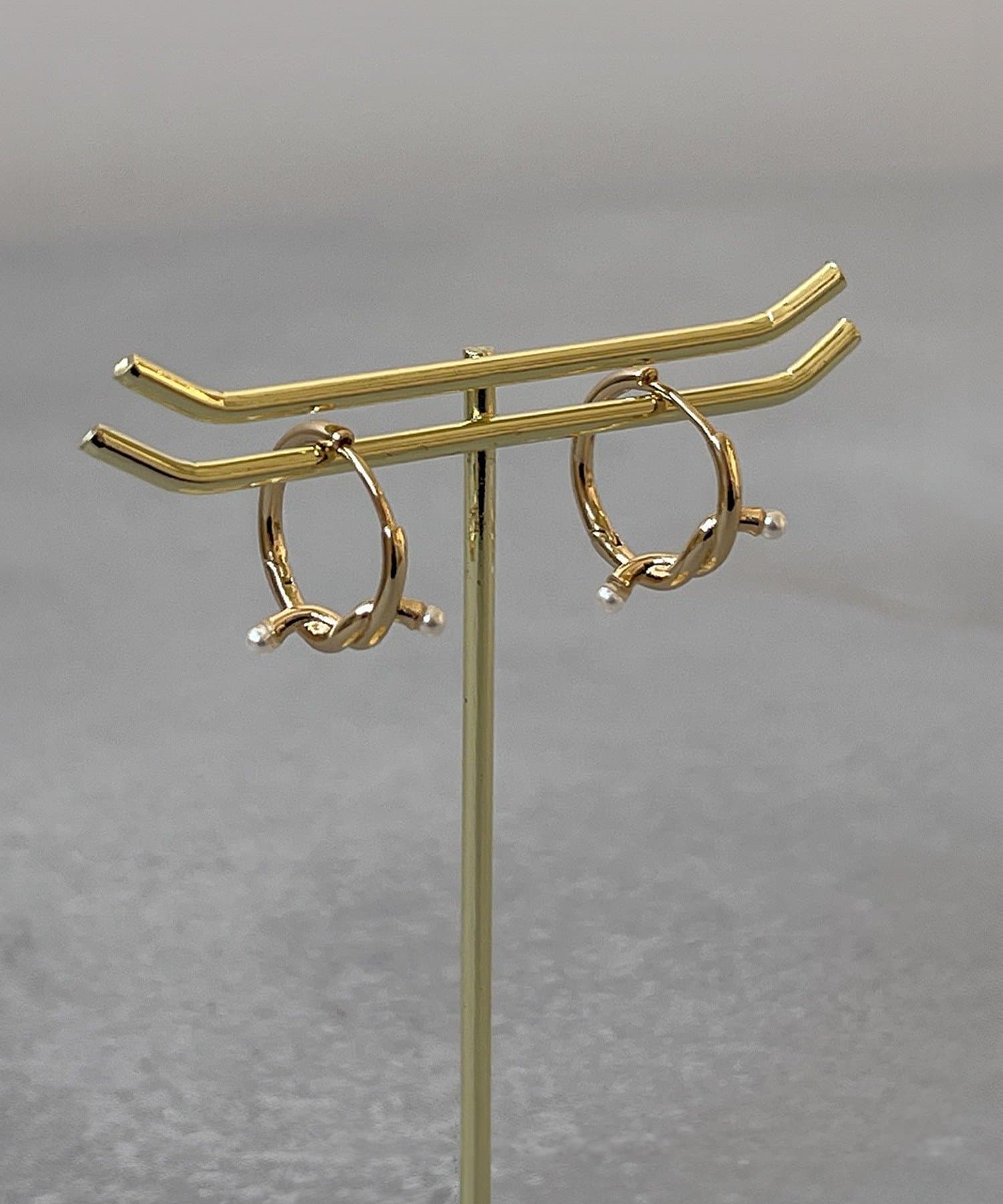 3COINS(スリーコインズ) ネジリクロスワンタッチピアス