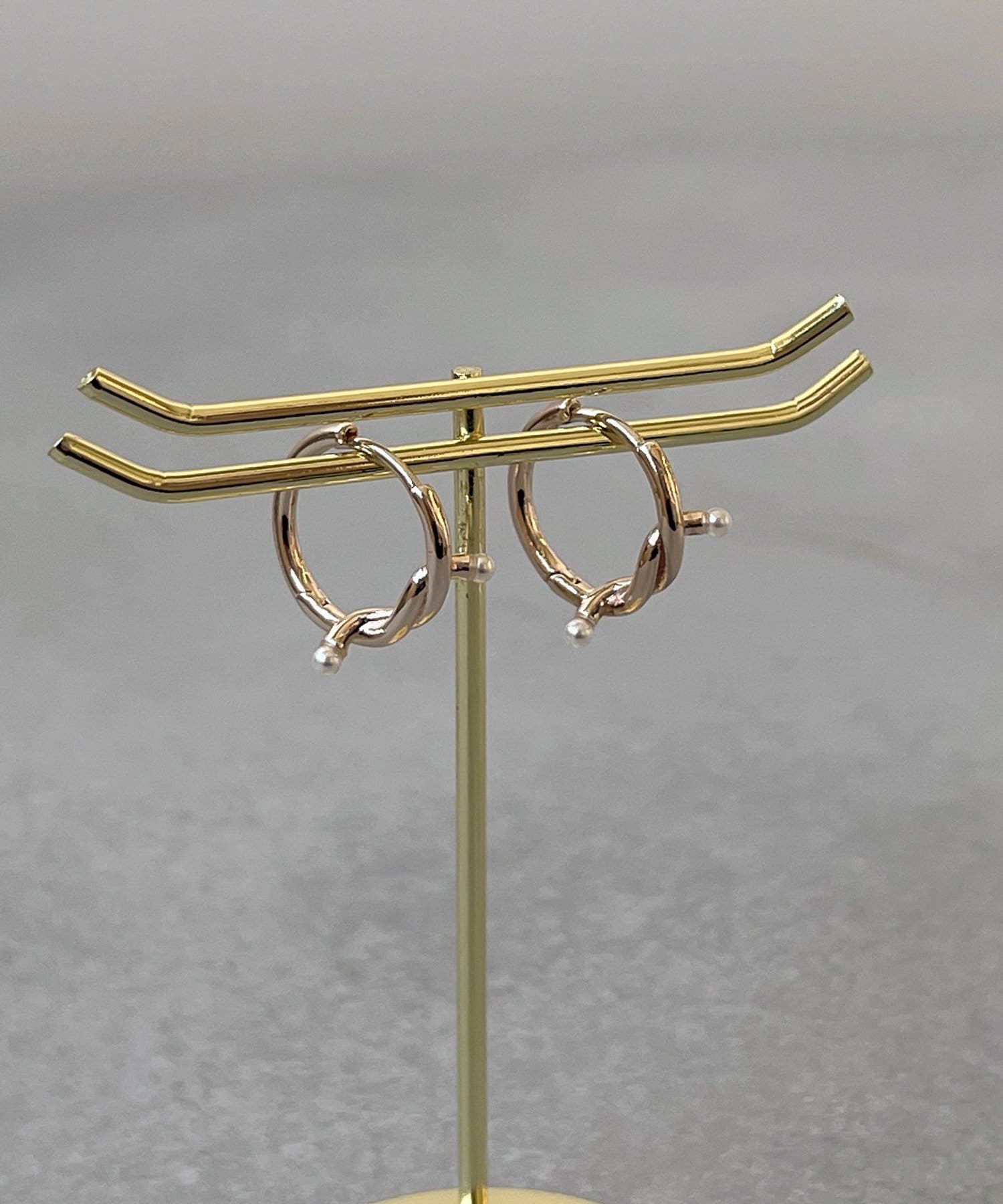 3COINS(スリーコインズ) ネジリクロスワンタッチピアス