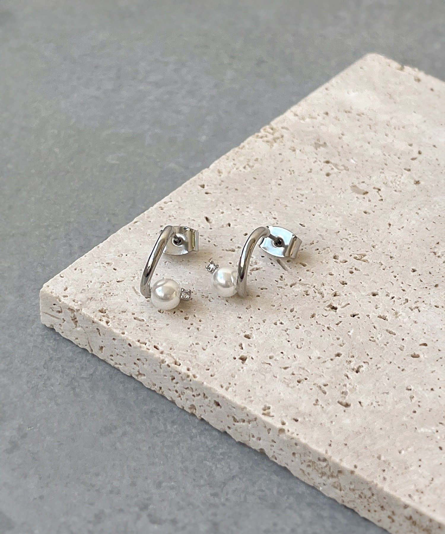 3COINS(スリーコインズ) ネジリパールピアス