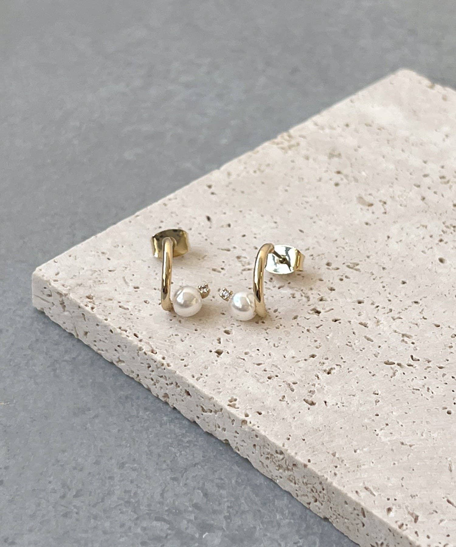 3COINS(スリーコインズ) ネジリパールピアス