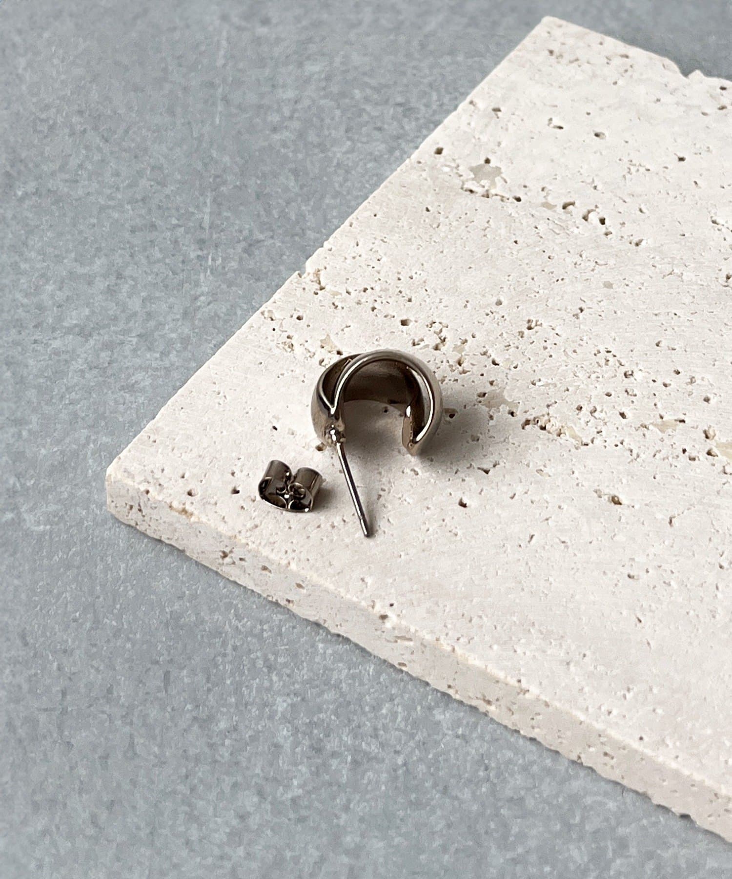 3COINS(スリーコインズ) ダブルカーブピアス