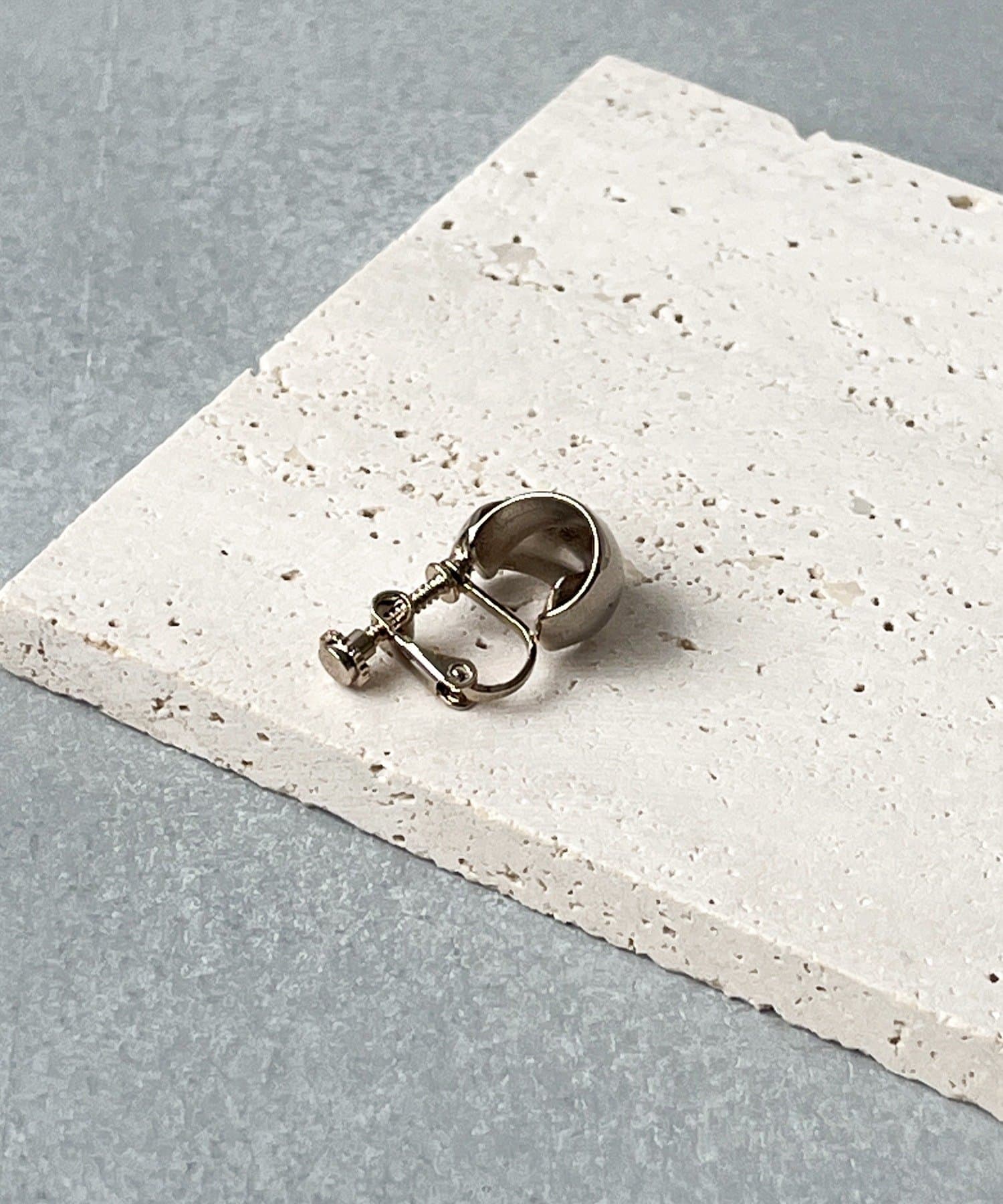 3COINS(スリーコインズ) ダブルカーブイヤリング