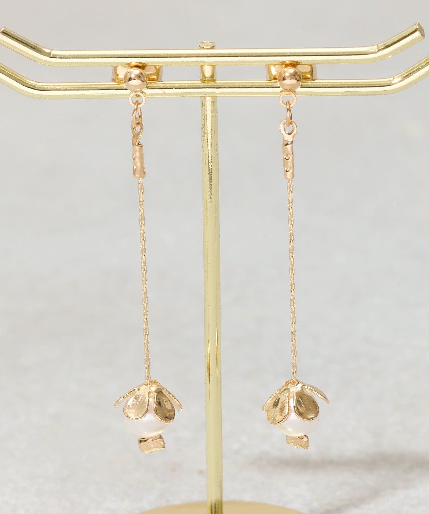 3COINS(スリーコインズ) サガリフラワーピアス