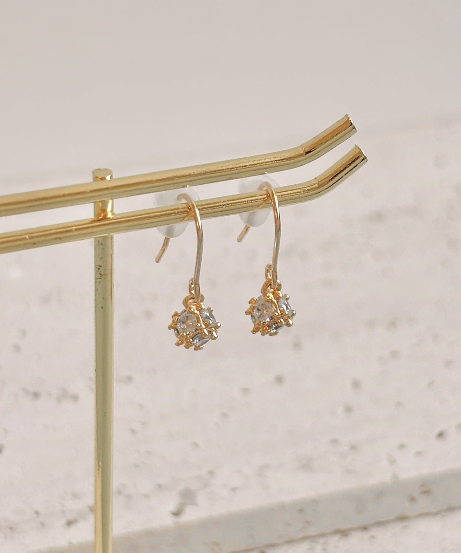 3COINS(スリーコインズ) ガラスキューブピアス