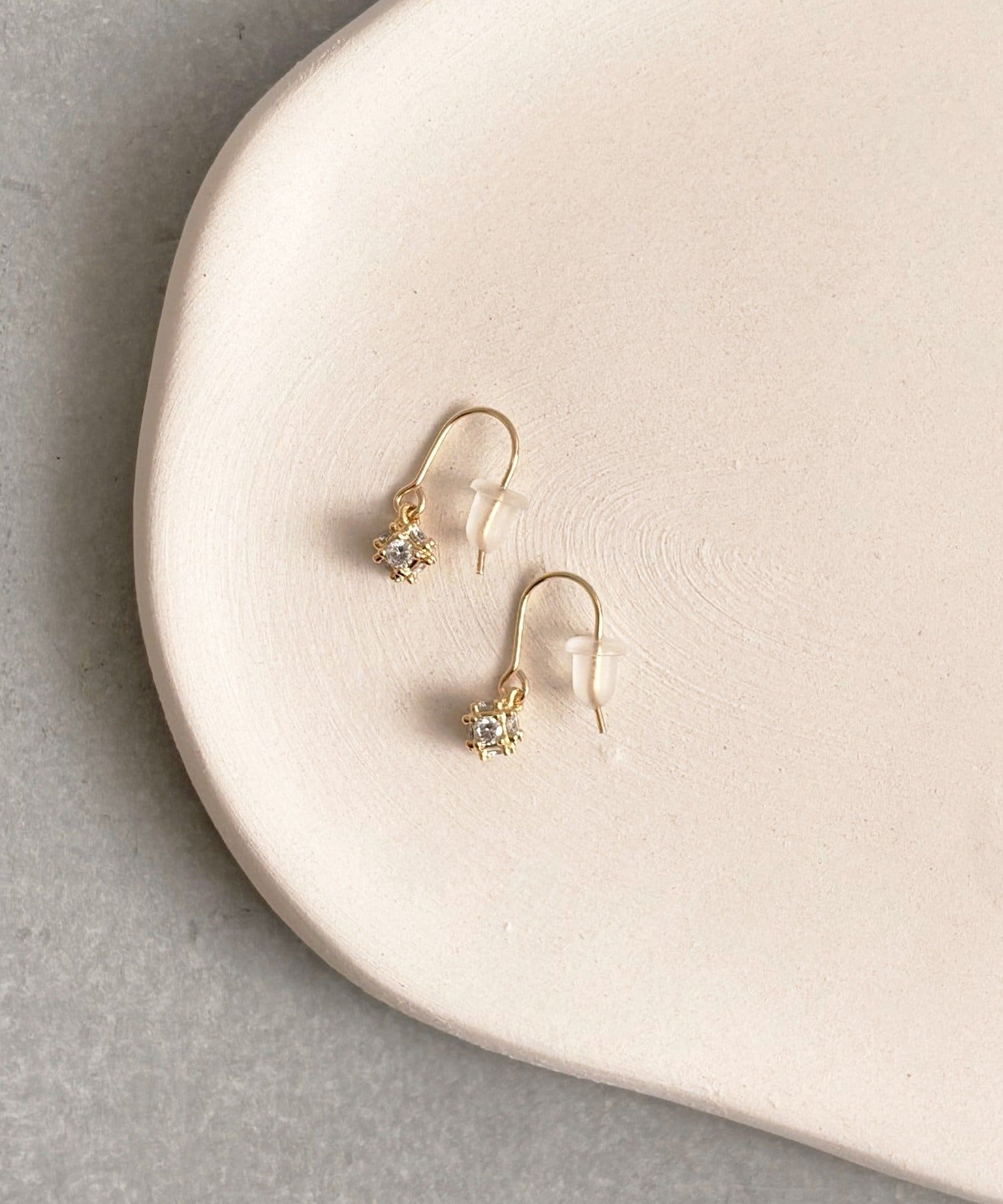 3COINS(スリーコインズ) ガラスキューブピアス