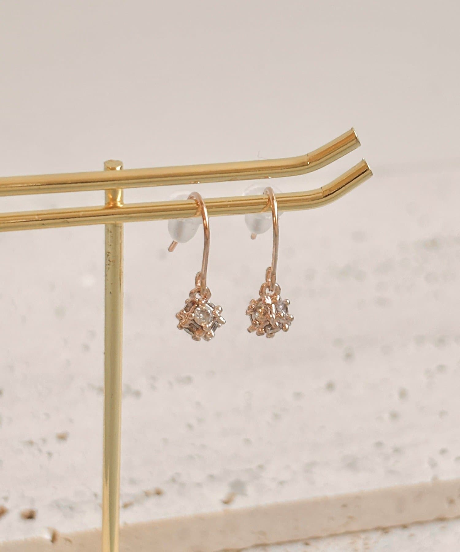 3COINS(スリーコインズ) ガラスキューブピアス