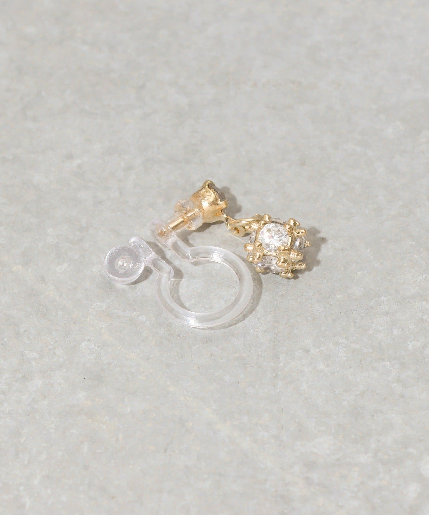 3COINS(スリーコインズ) ガラスキューブ樹脂イヤリング