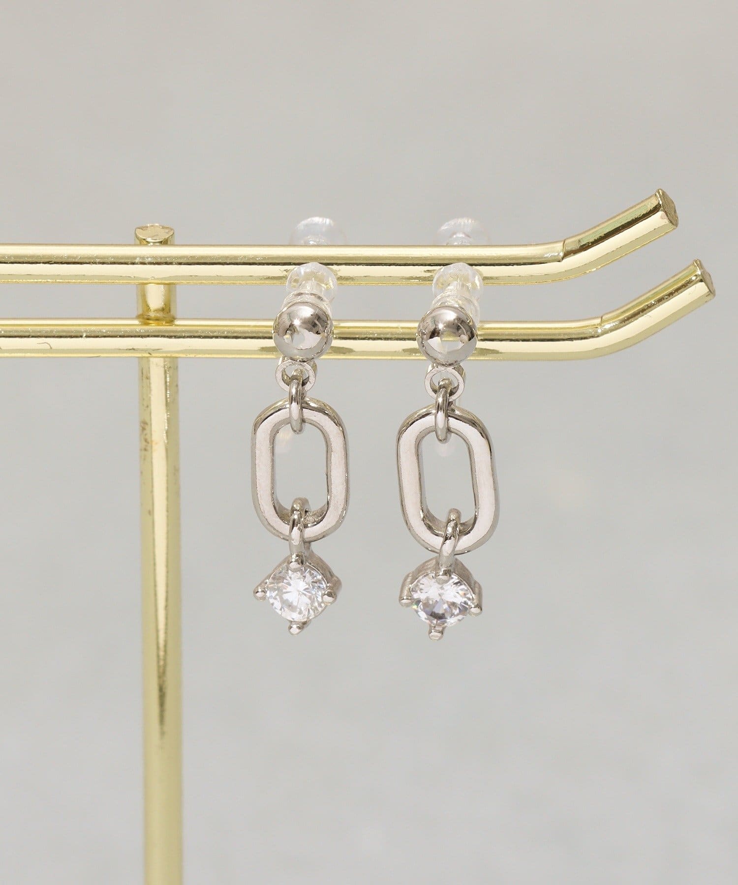 3COINS(スリーコインズ) チェーン風キュービック樹脂イヤリング