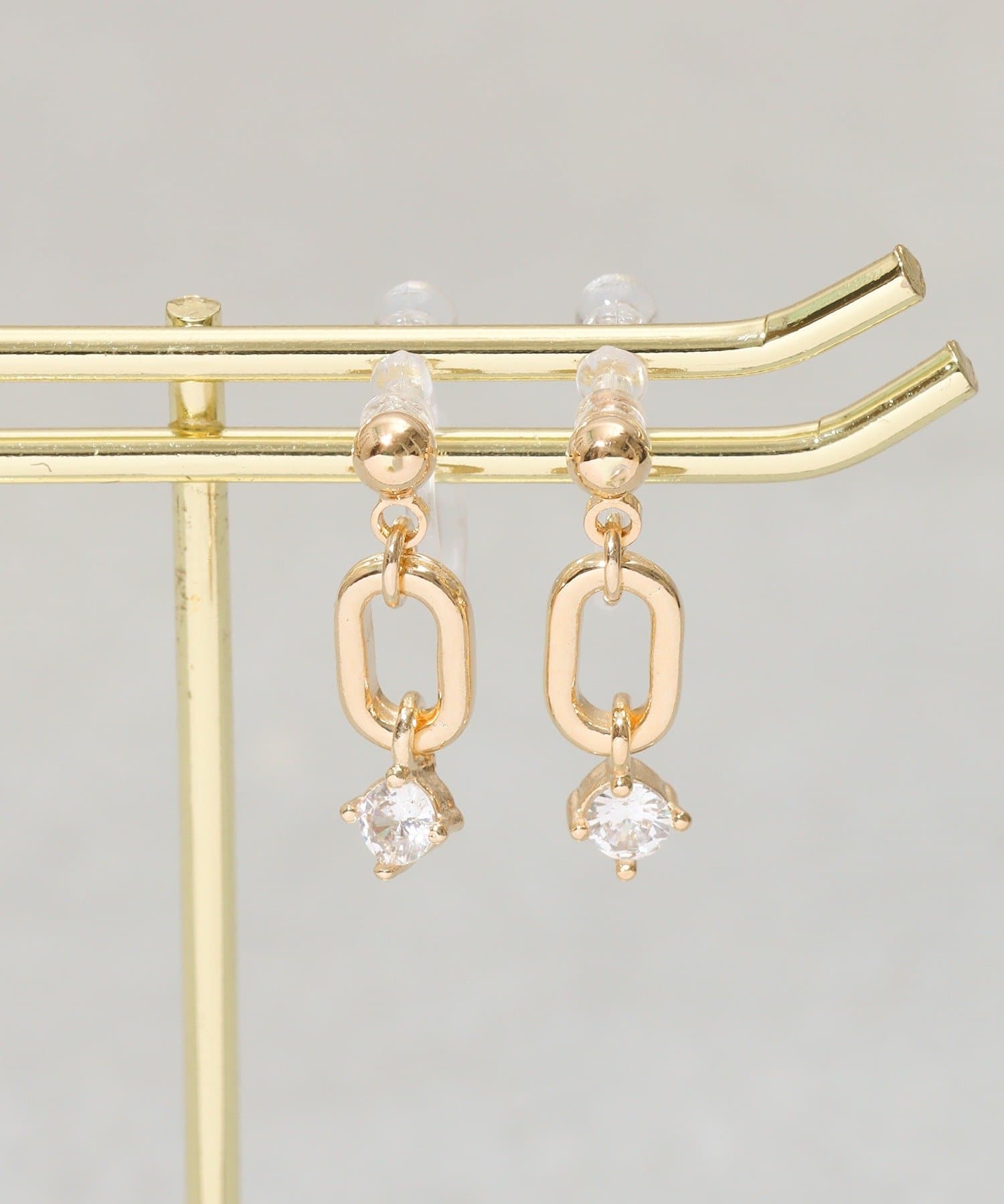 3COINS(スリーコインズ) チェーン風キュービック樹脂イヤリング