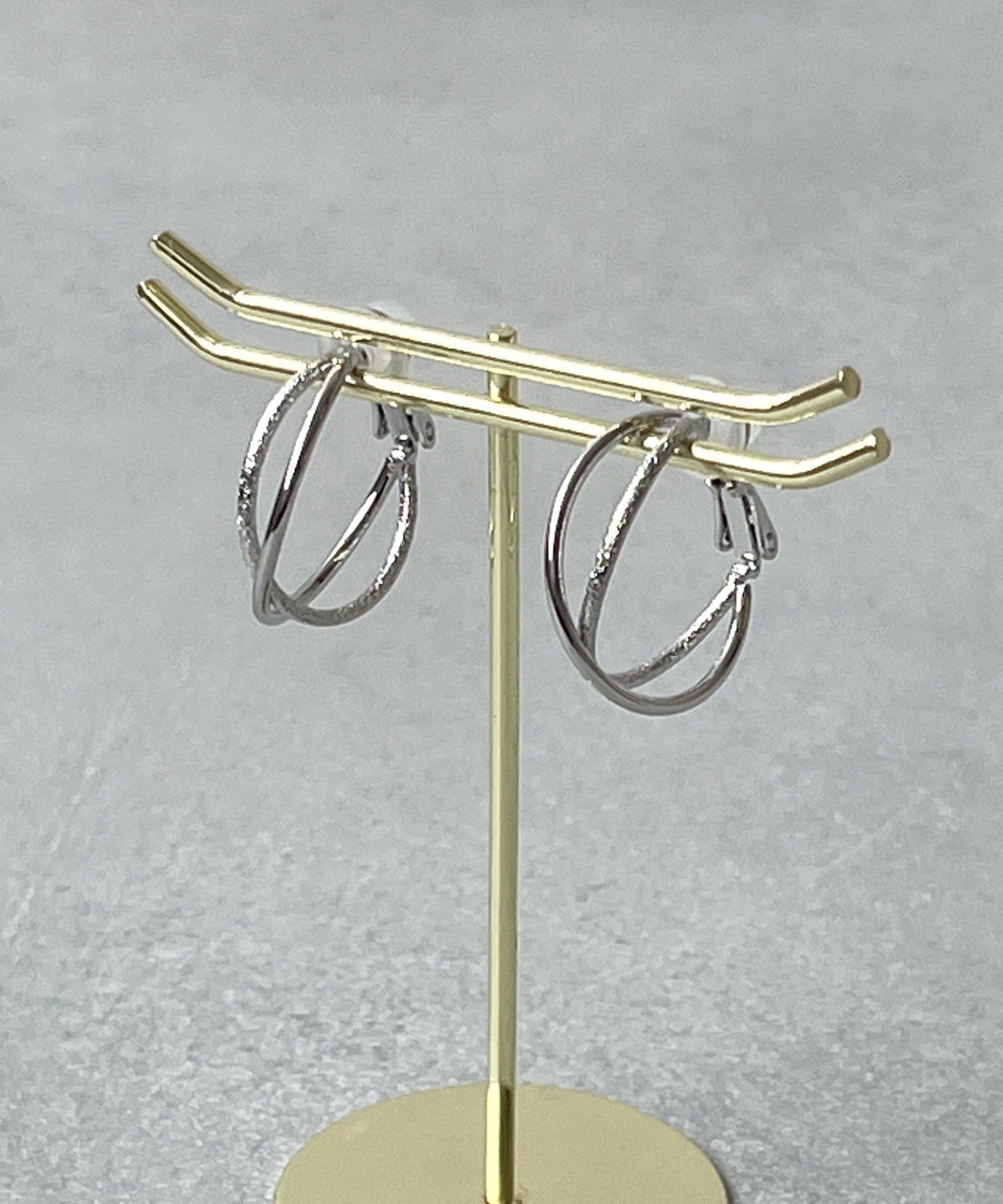 3COINS(スリーコインズ) クロスカコウフープイヤリング