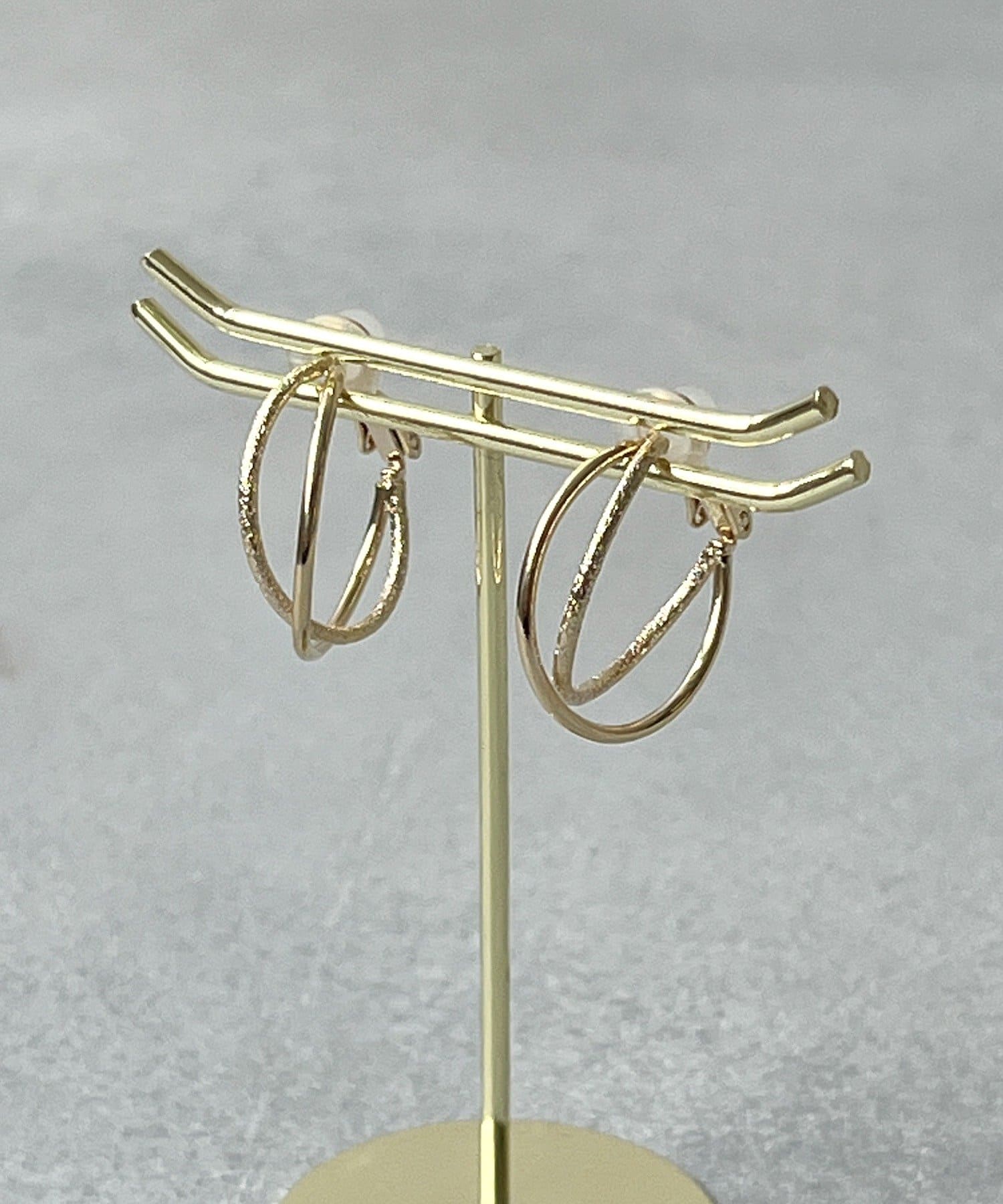 3COINS(スリーコインズ) クロスカコウフープイヤリング