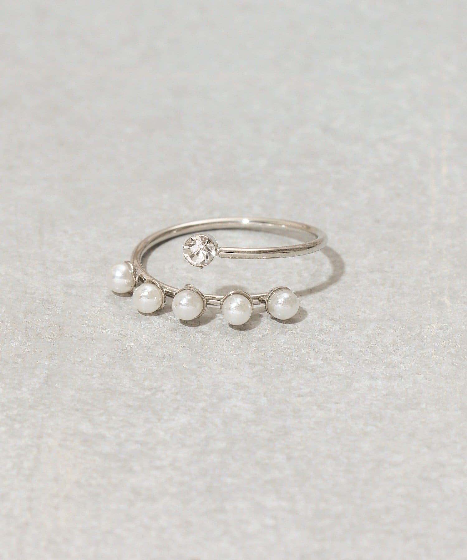 3COINS(スリーコインズ) パールガラスヘンケイリング