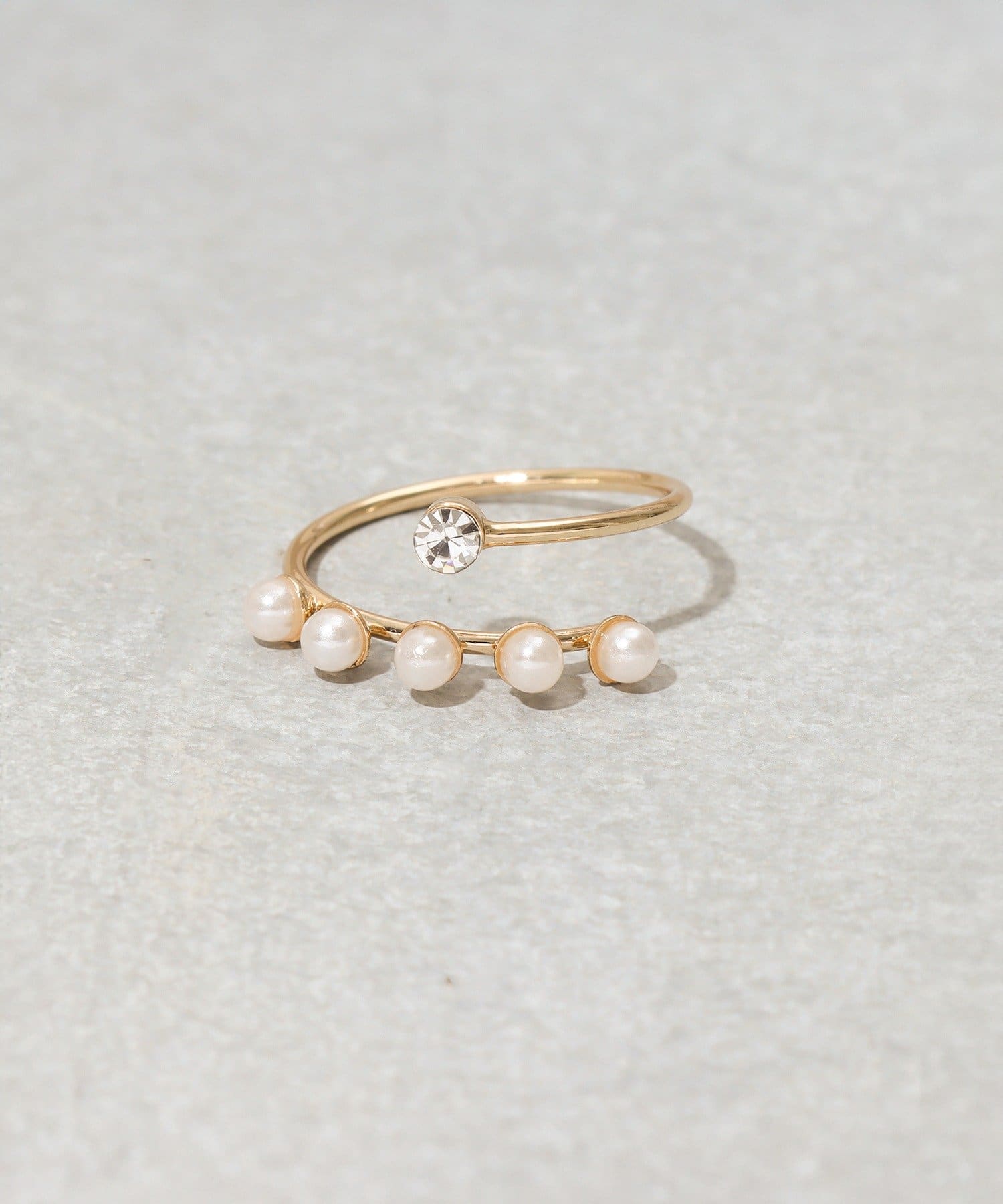 3COINS(スリーコインズ) パールガラスヘンケイリング