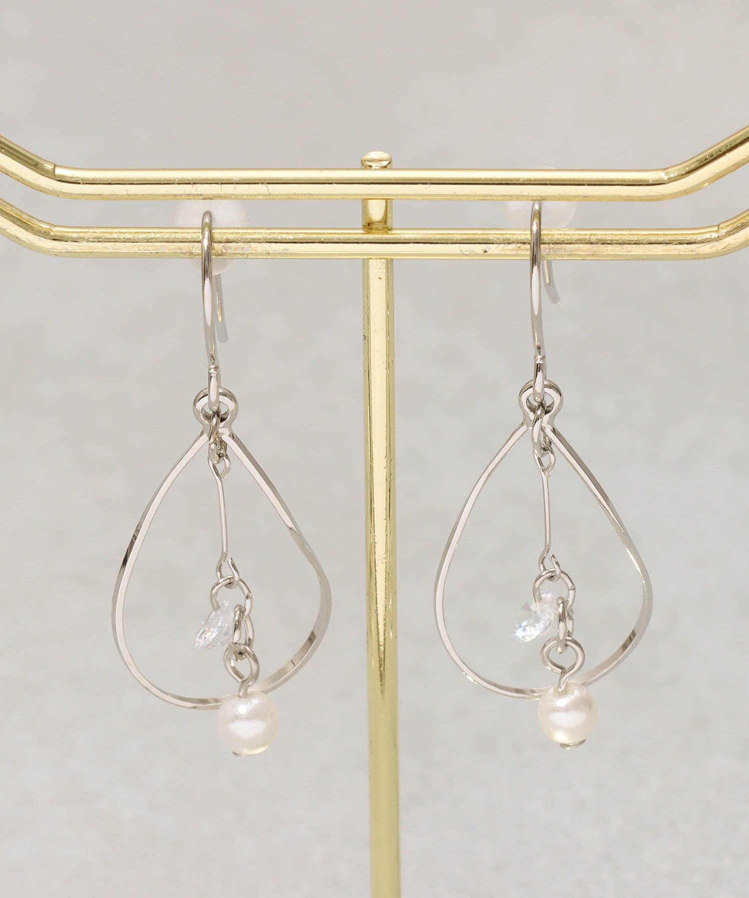 3COINS(スリーコインズ) ワイヤードロップパールピアス