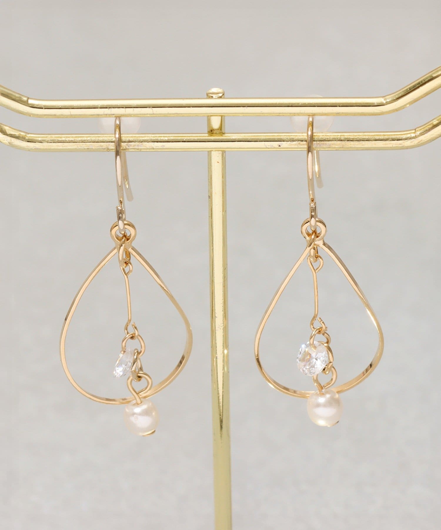 3COINS(スリーコインズ) ワイヤードロップパールピアス