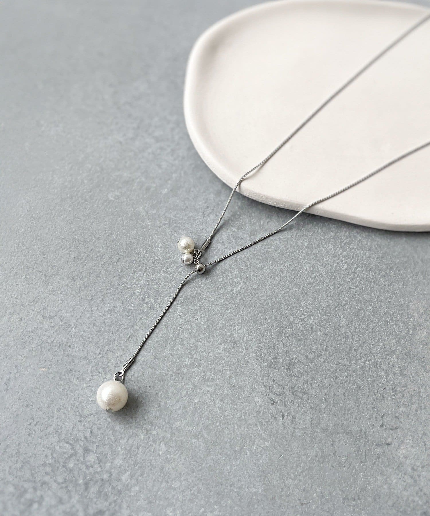 3COINS(スリーコインズ) シャイニーパールロングネックレス