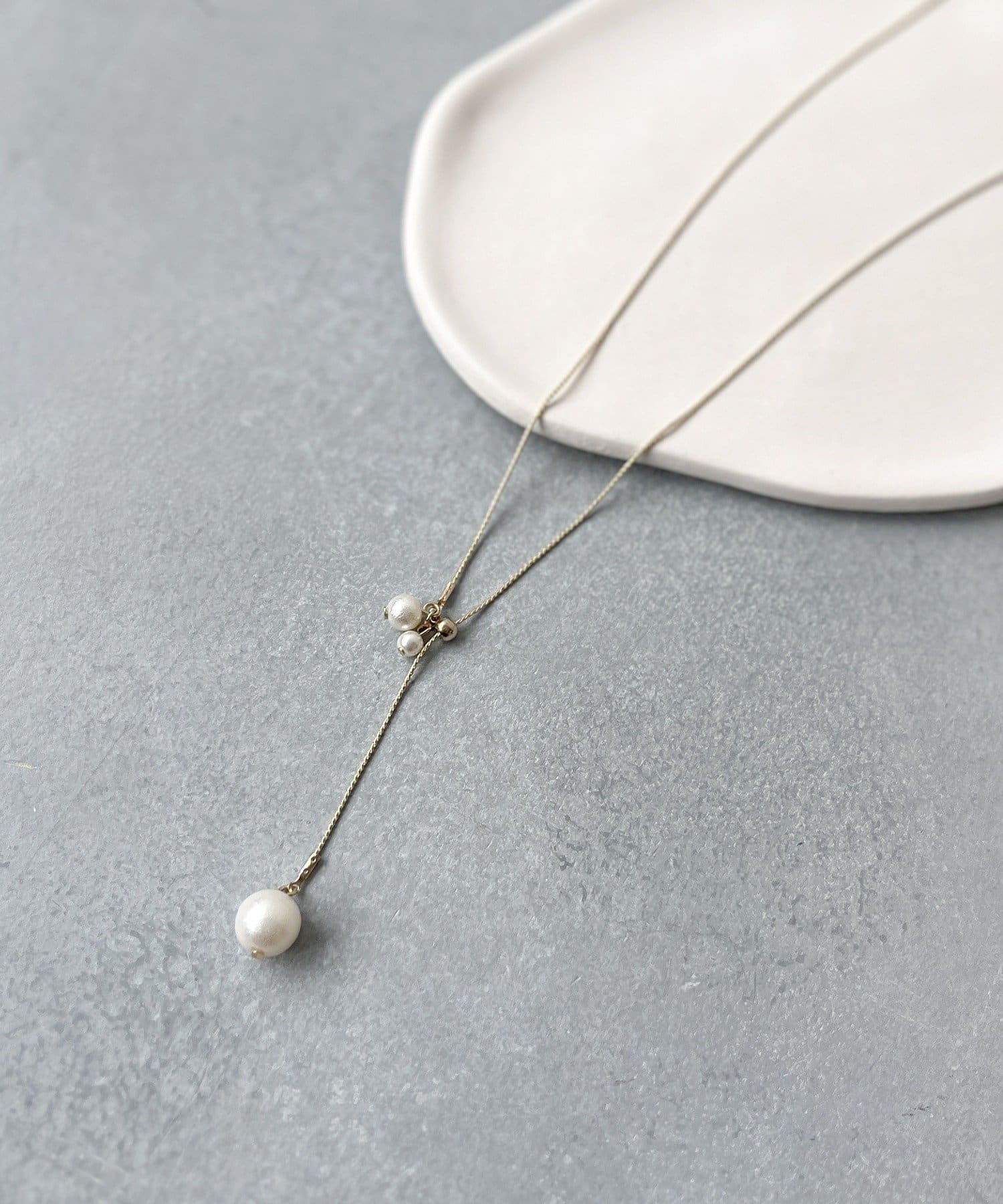 3COINS(スリーコインズ) シャイニーパールロングネックレス