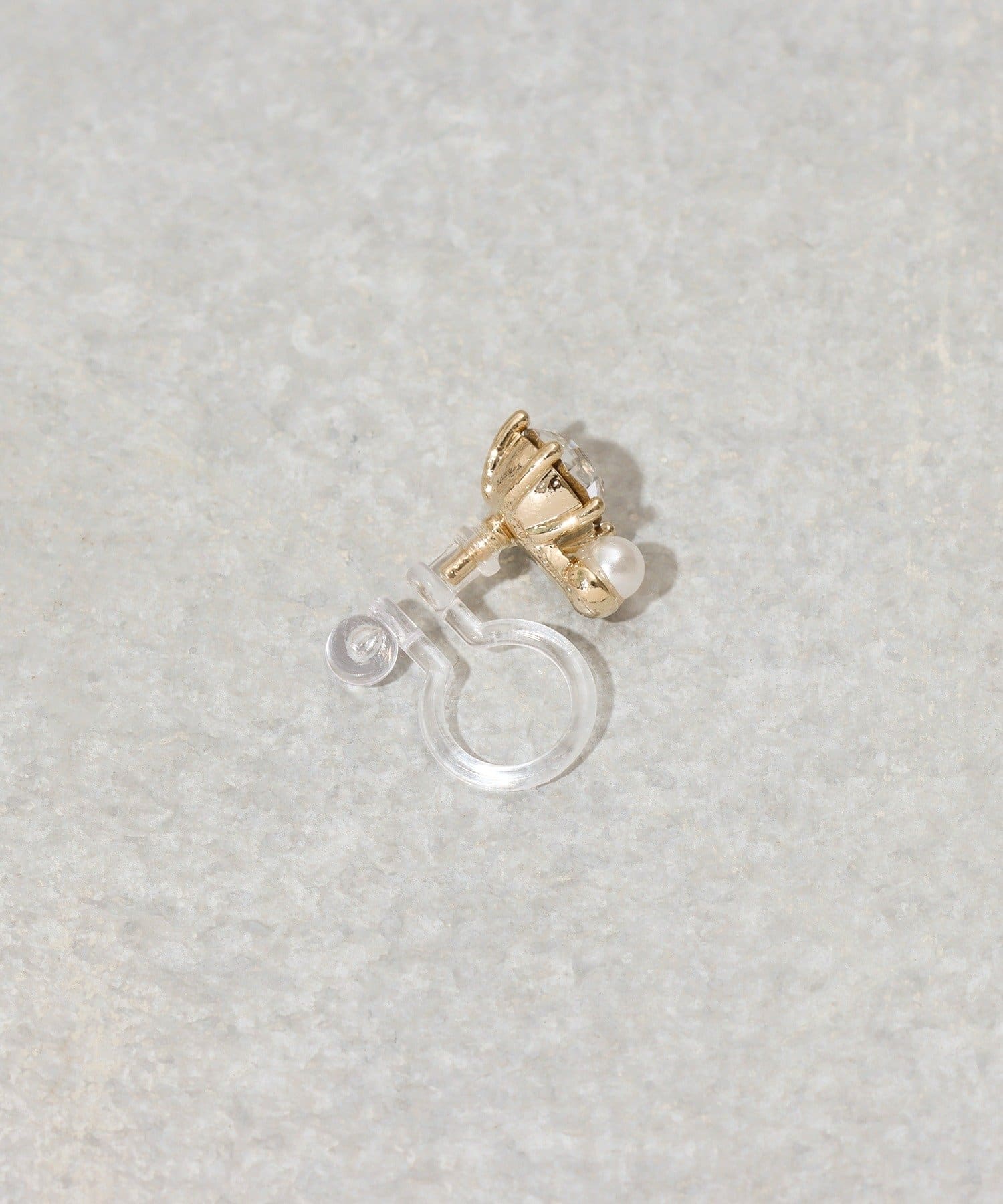 3COINS(スリーコインズ) ガラスパール樹脂イヤリング