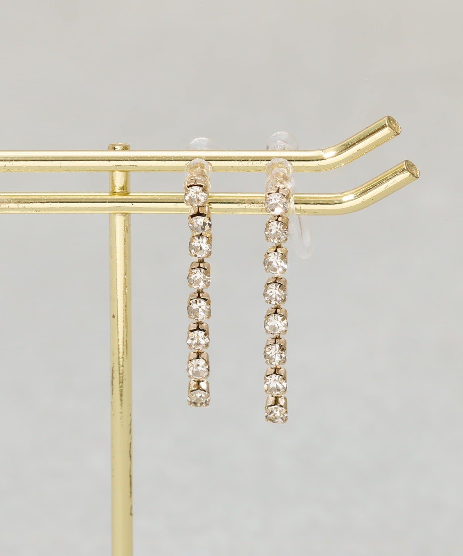 3COINS(スリーコインズ) 連ガラス樹脂イヤリング