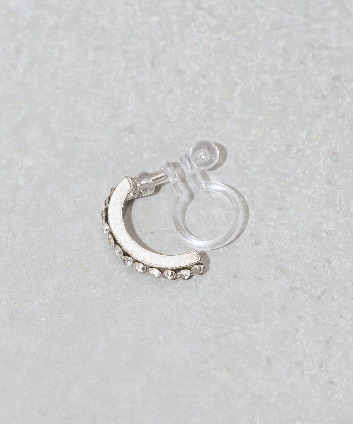 3COINS(スリーコインズ) ガラスカーブ樹脂イヤリング