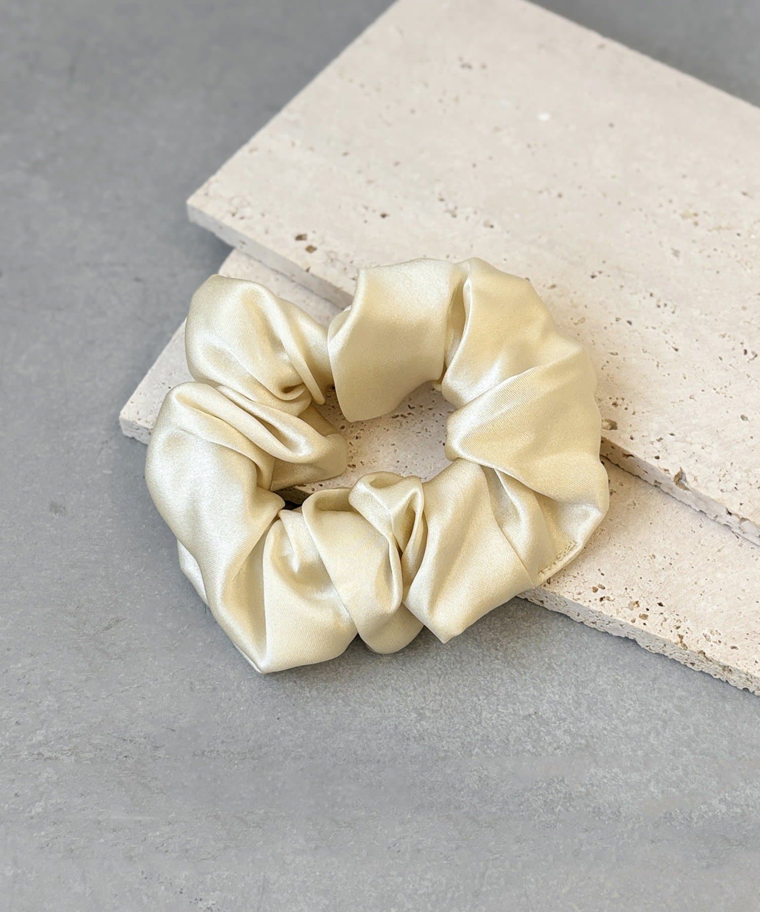 3COINS(スリーコインズ) シルクシュシュ