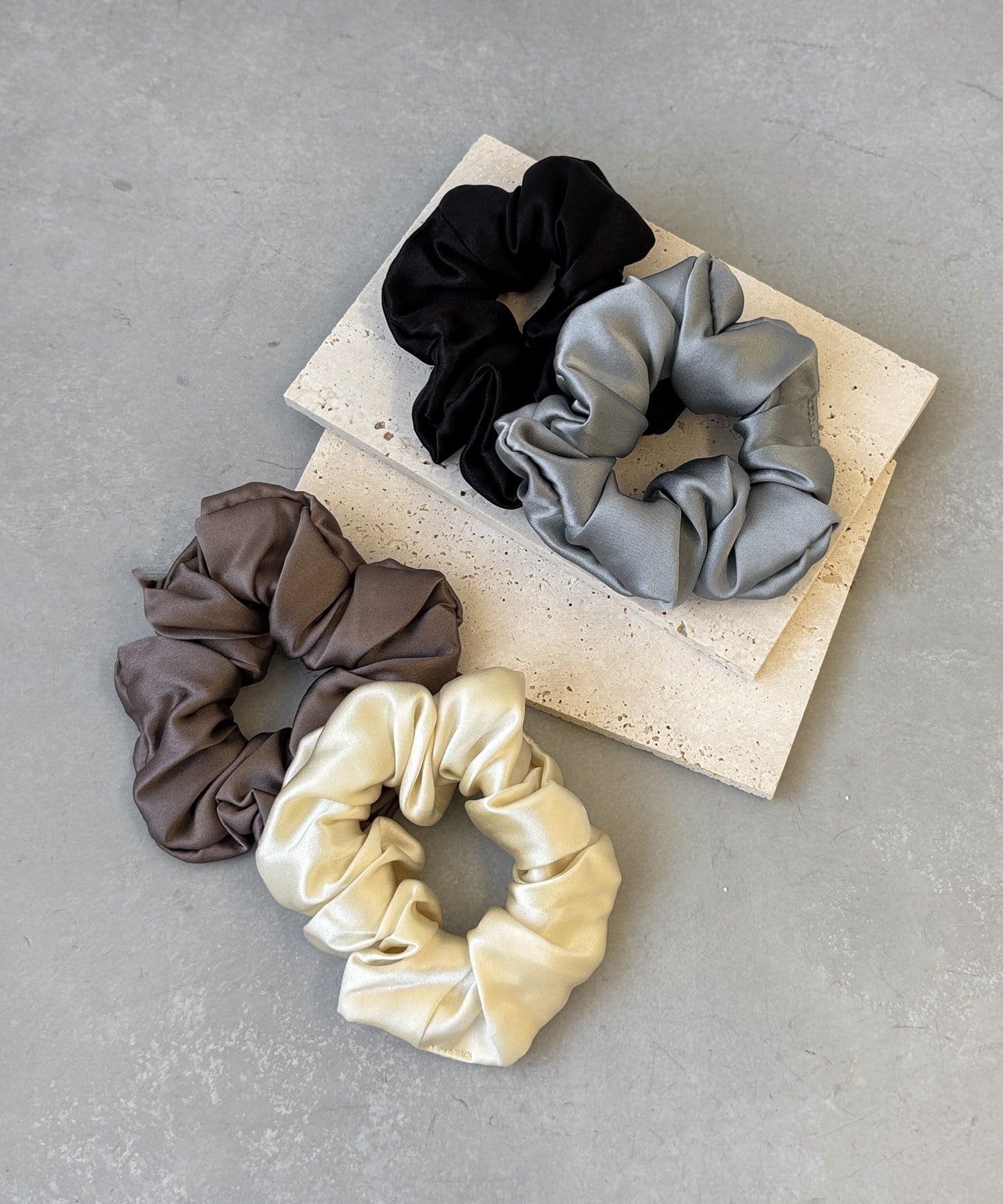 3COINS(スリーコインズ) シルクシュシュ