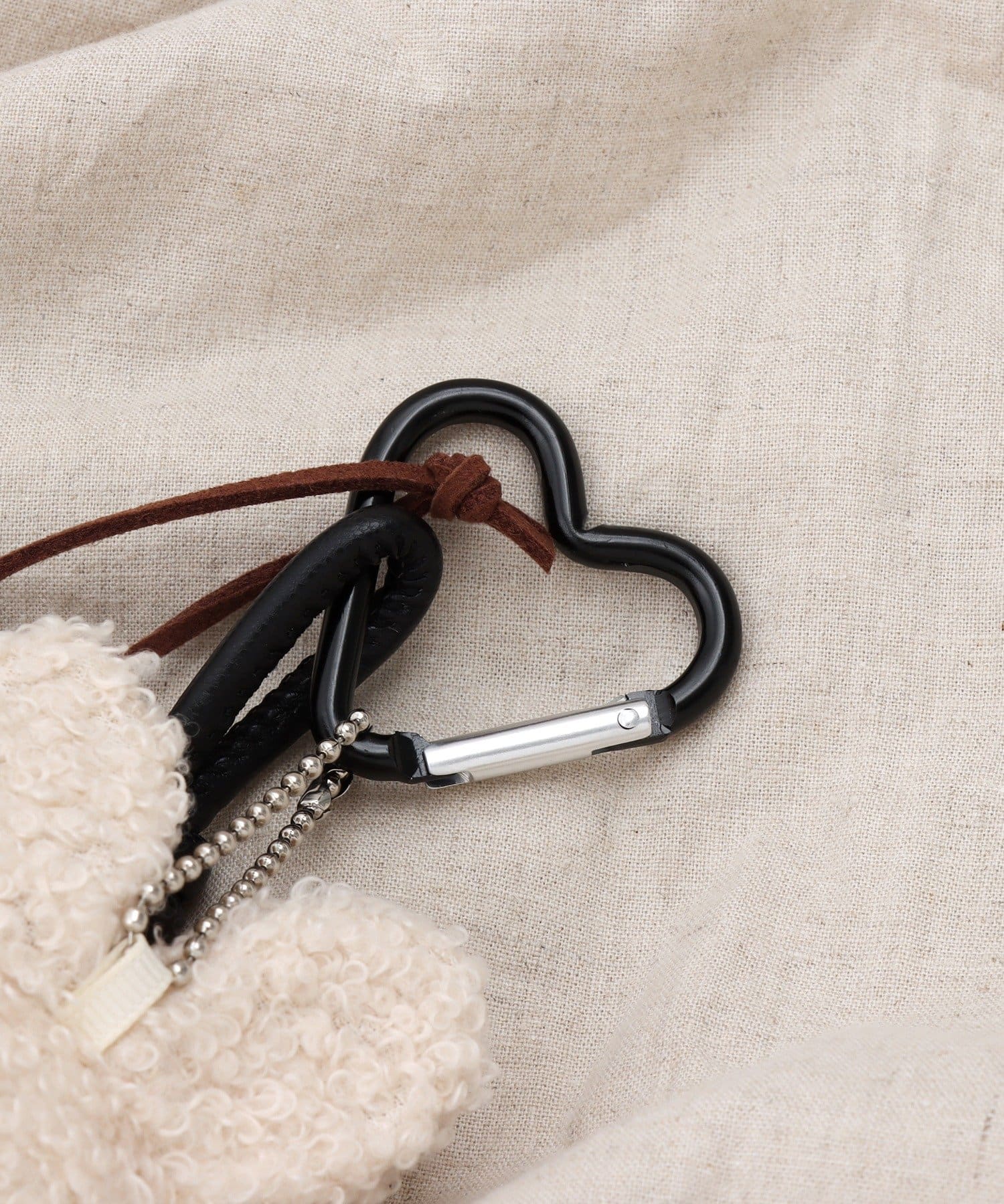 3COINS(スリーコインズ) うさぎハートキーホルダー