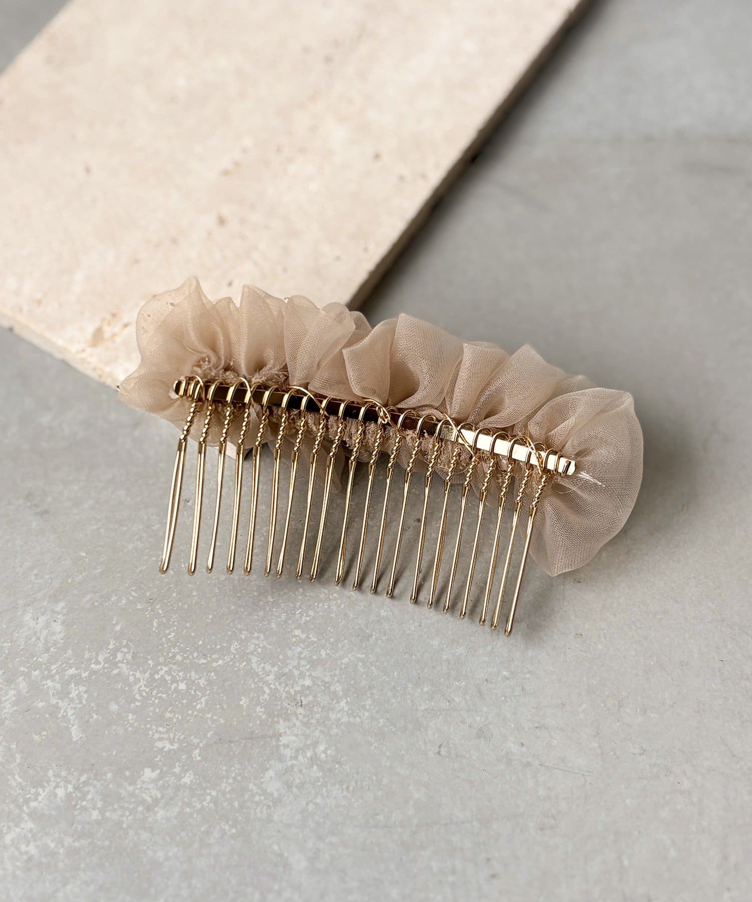 3COINS(スリーコインズ) チュールパールコーム