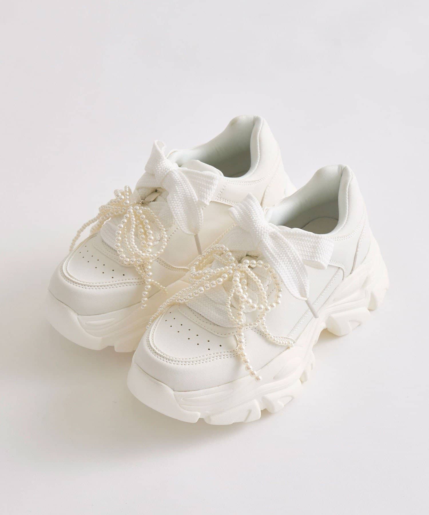 OLIVE des OLIVE(オリーブ デ オリーブ) パールリボンチャーム付きスニーカー